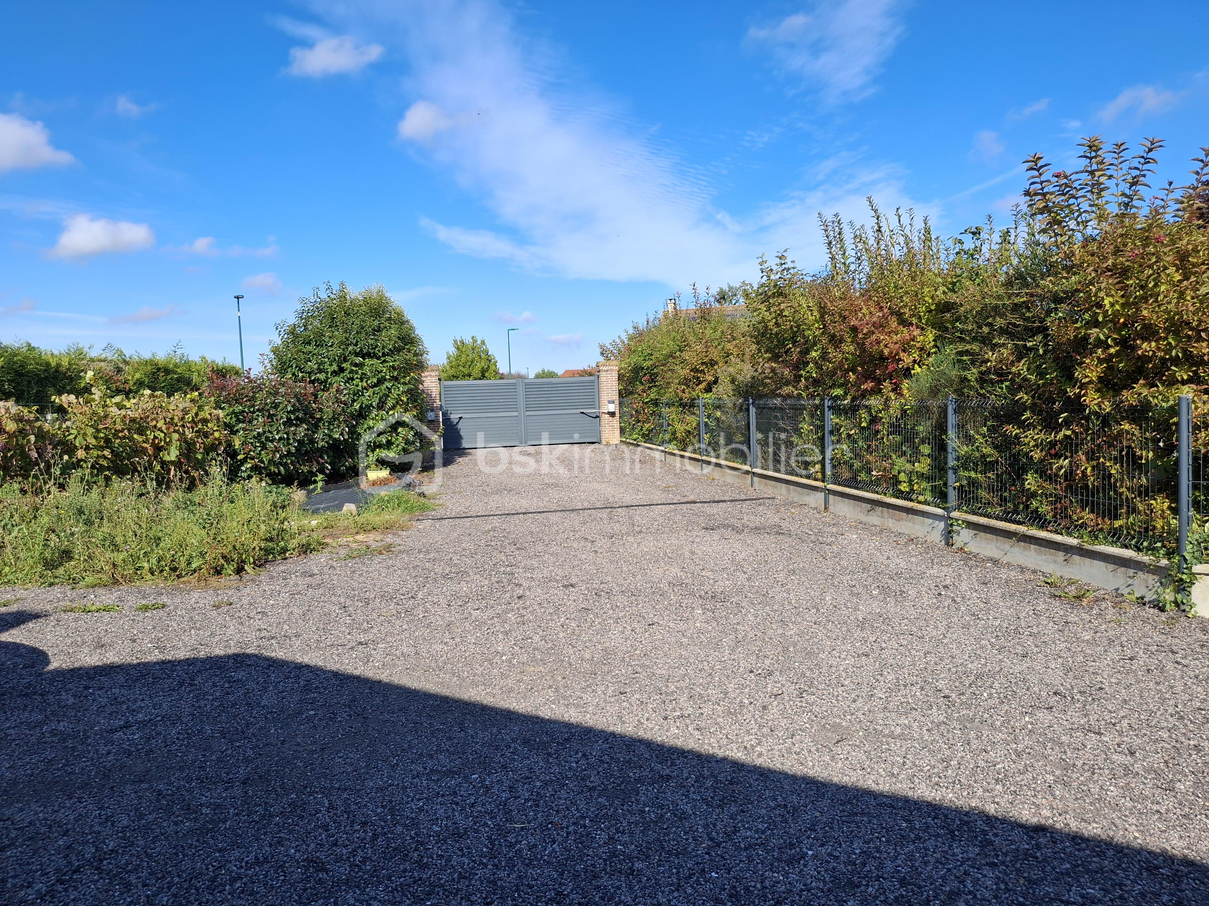 Maison de 100 m² - Entrée portail paysage.jpg