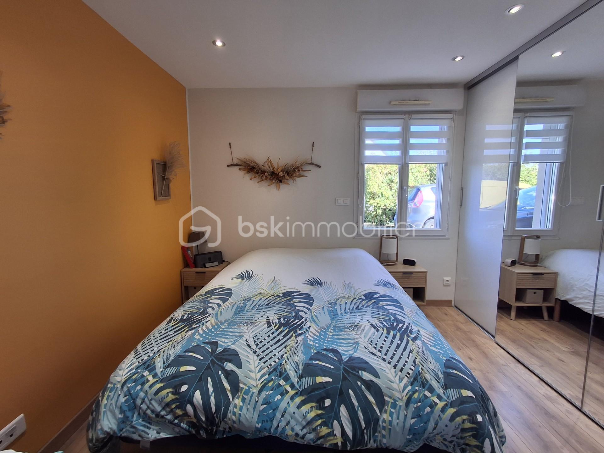 Maison de 100 m² - Chambre parents paysage.jpg