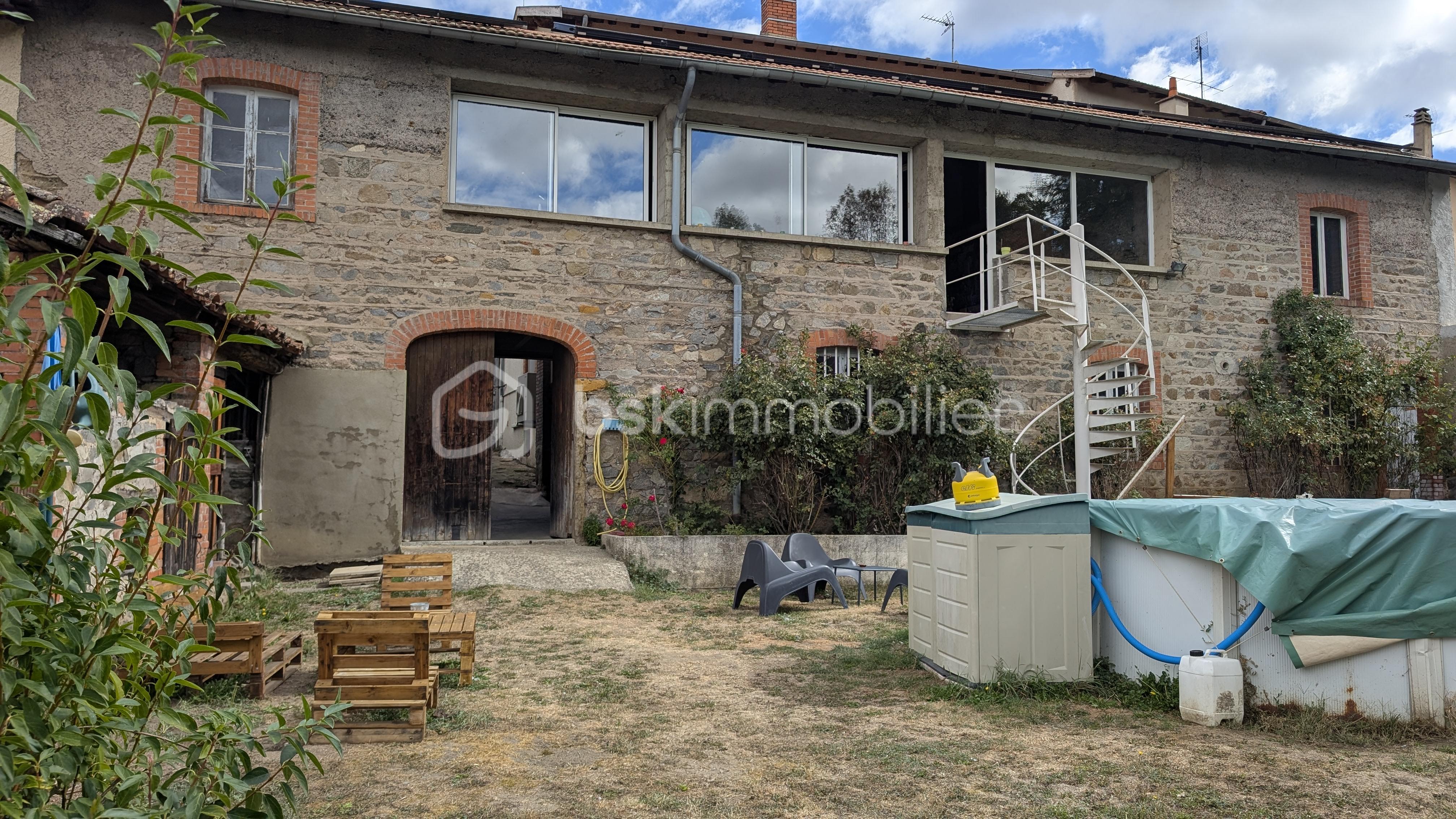 Maison 5 pièces 158 m² · à Saint-Genis-l'Argentière · 158 m² · 290 000 €