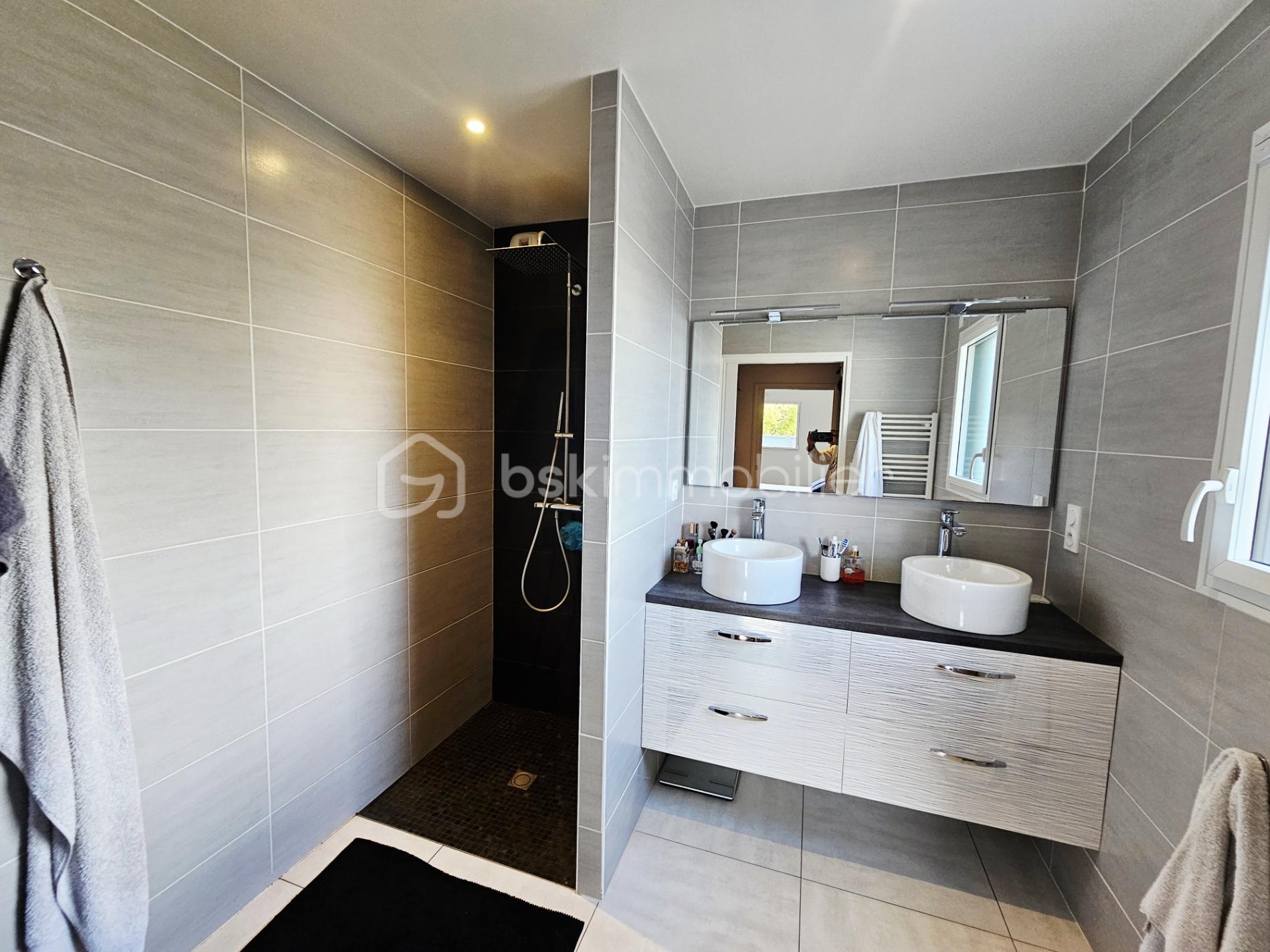 Maison contemporaine de 162 m² - Sdb chbre parent.jpg