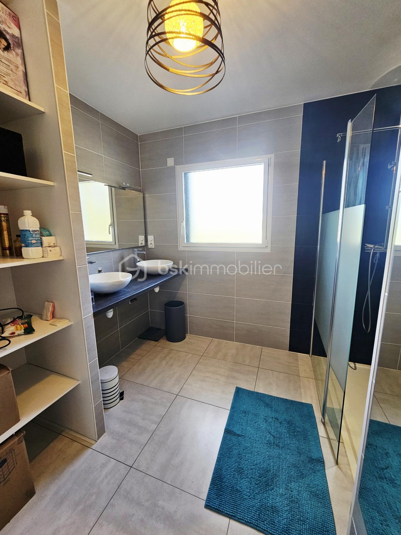 Maison contemporaine de 162 m² - Sdb etage.jpg
