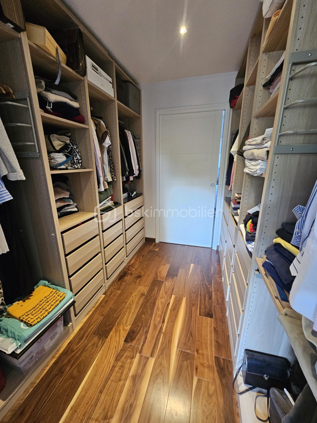 Maison contemporaine de 162 m² - Dressing chbre parent.jpg