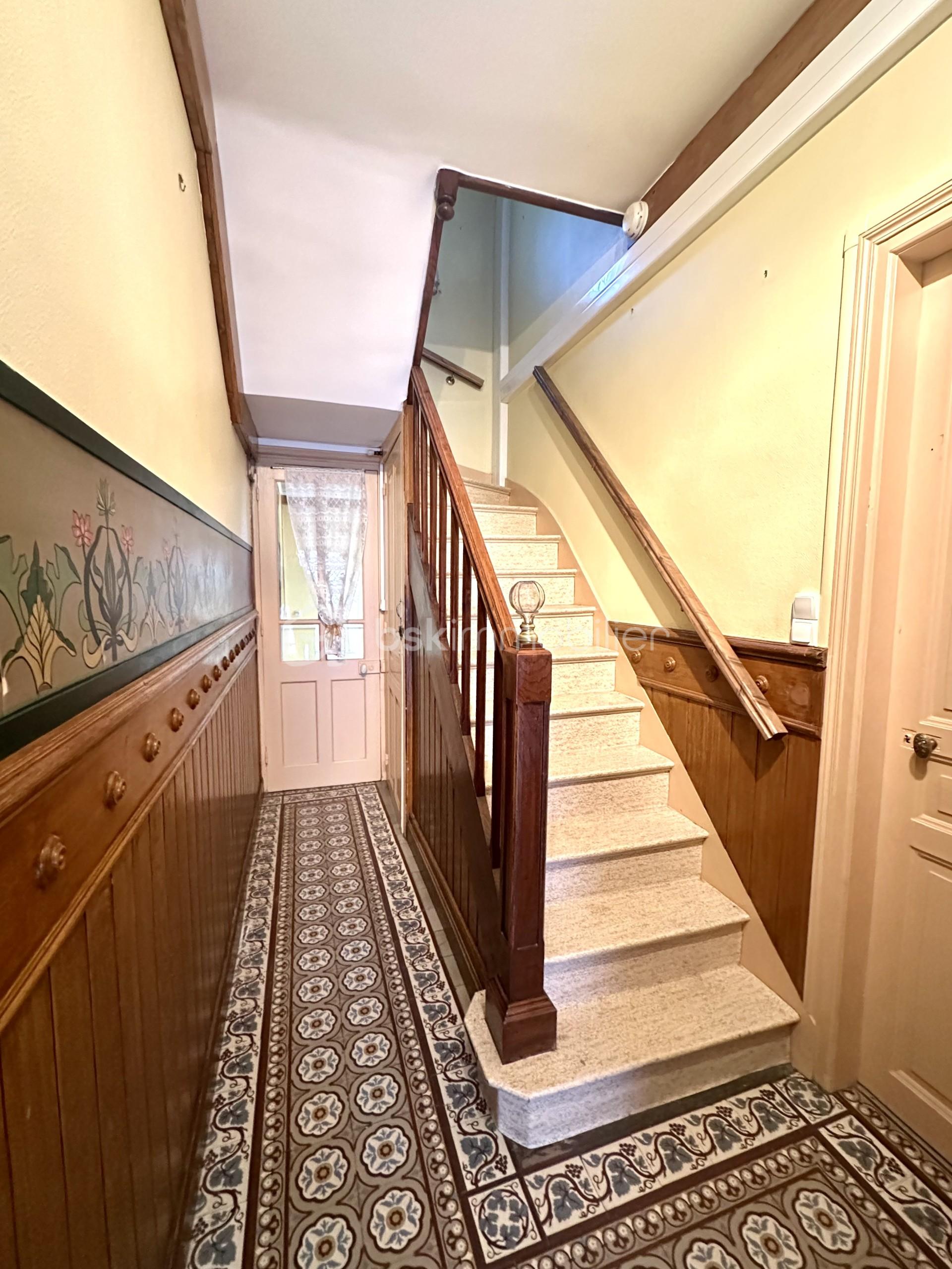 Maison de 90 m² - MONTEE ESCALIER.jpg