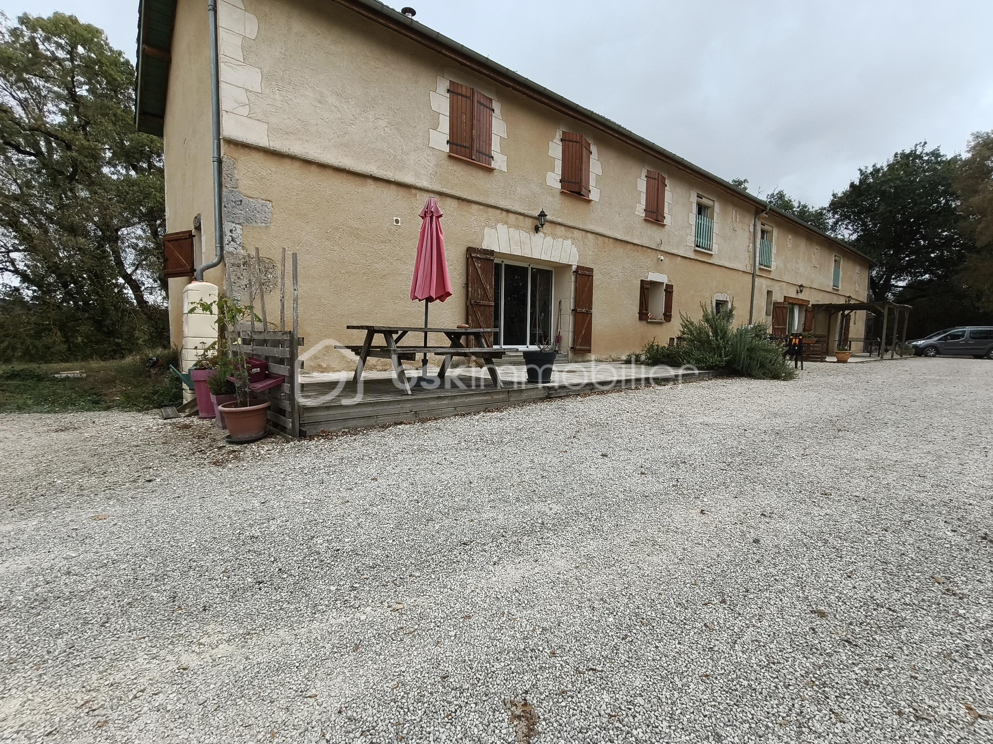 Maison 10 pièces 343 m² · à Lectoure · 343 m² · 470 000 €