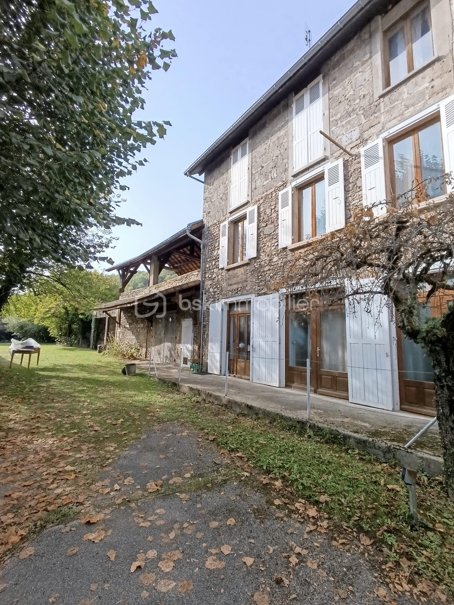 Maison de 303 m² - adc7c6a6-019b-4ce9-bbb7-ad262d354c2f.jpeg