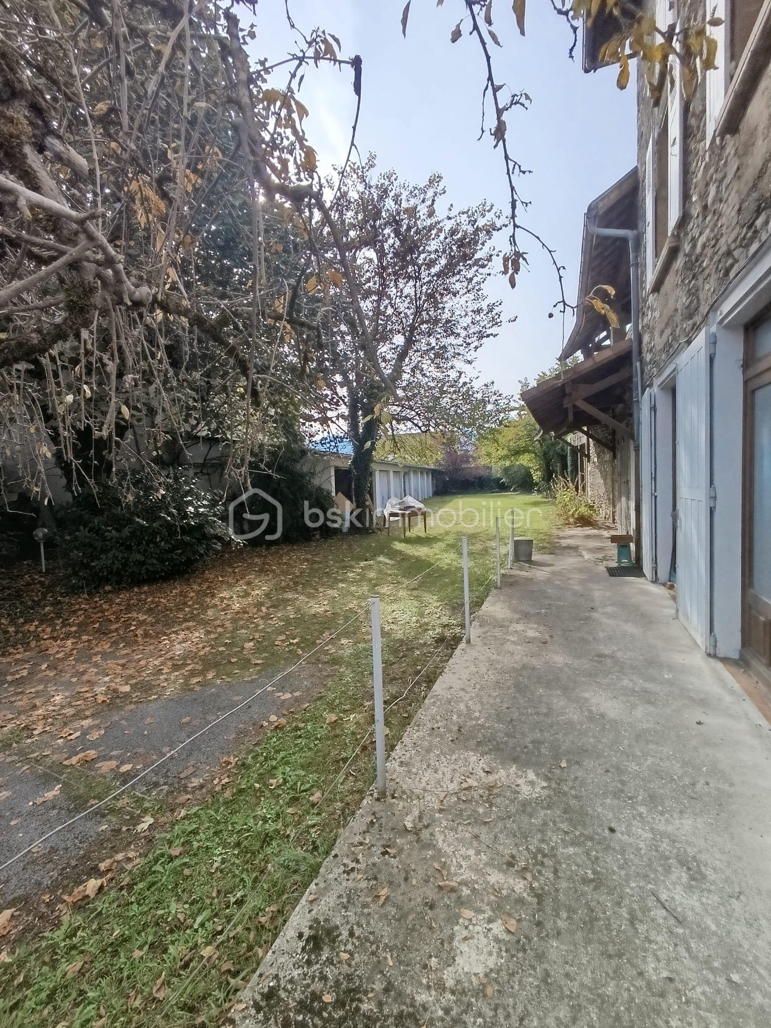 Maison de 303 m² - a8f35cb5-7170-405f-a26d-c44534545507.jpeg