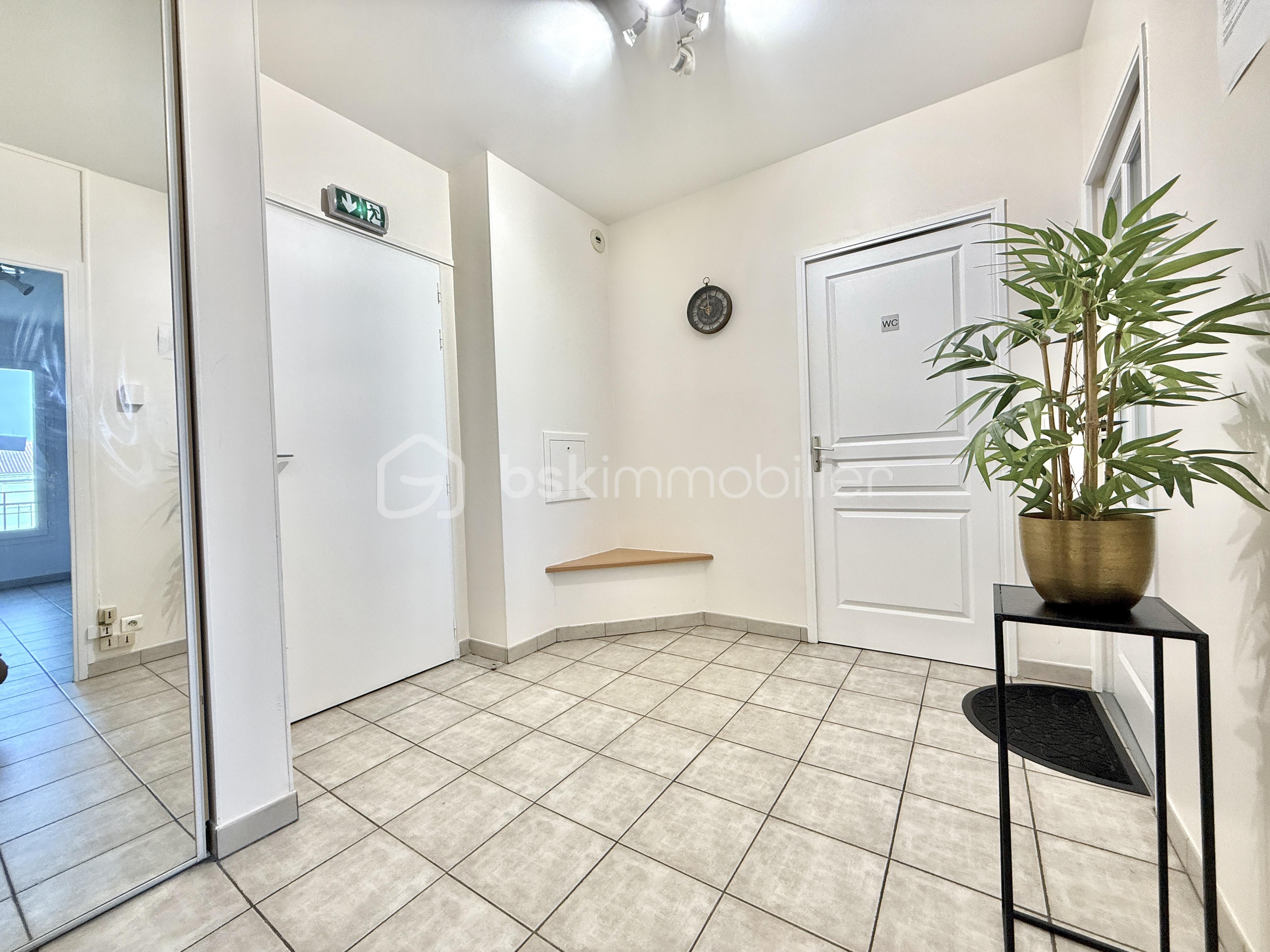 Appartement 2 pièces 55 m² · à Chassieu · 54,7 m² · 219 000 €
