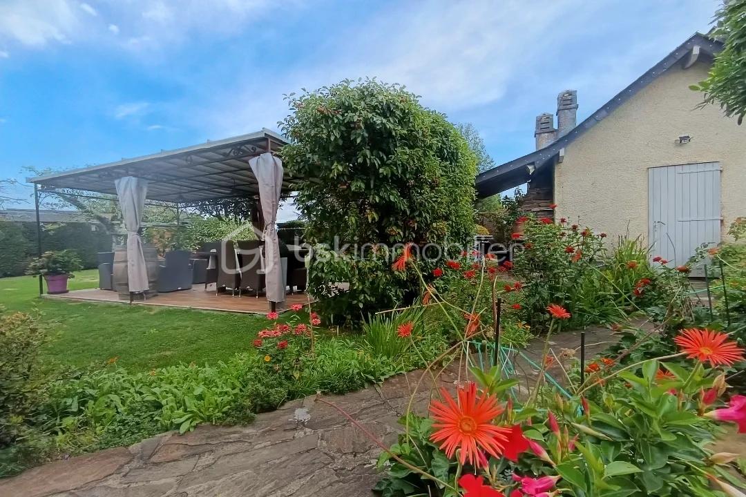 Maison de 180 m² - hoqi-0830cf1e0fe84046910cc824d82ebddd.jpg