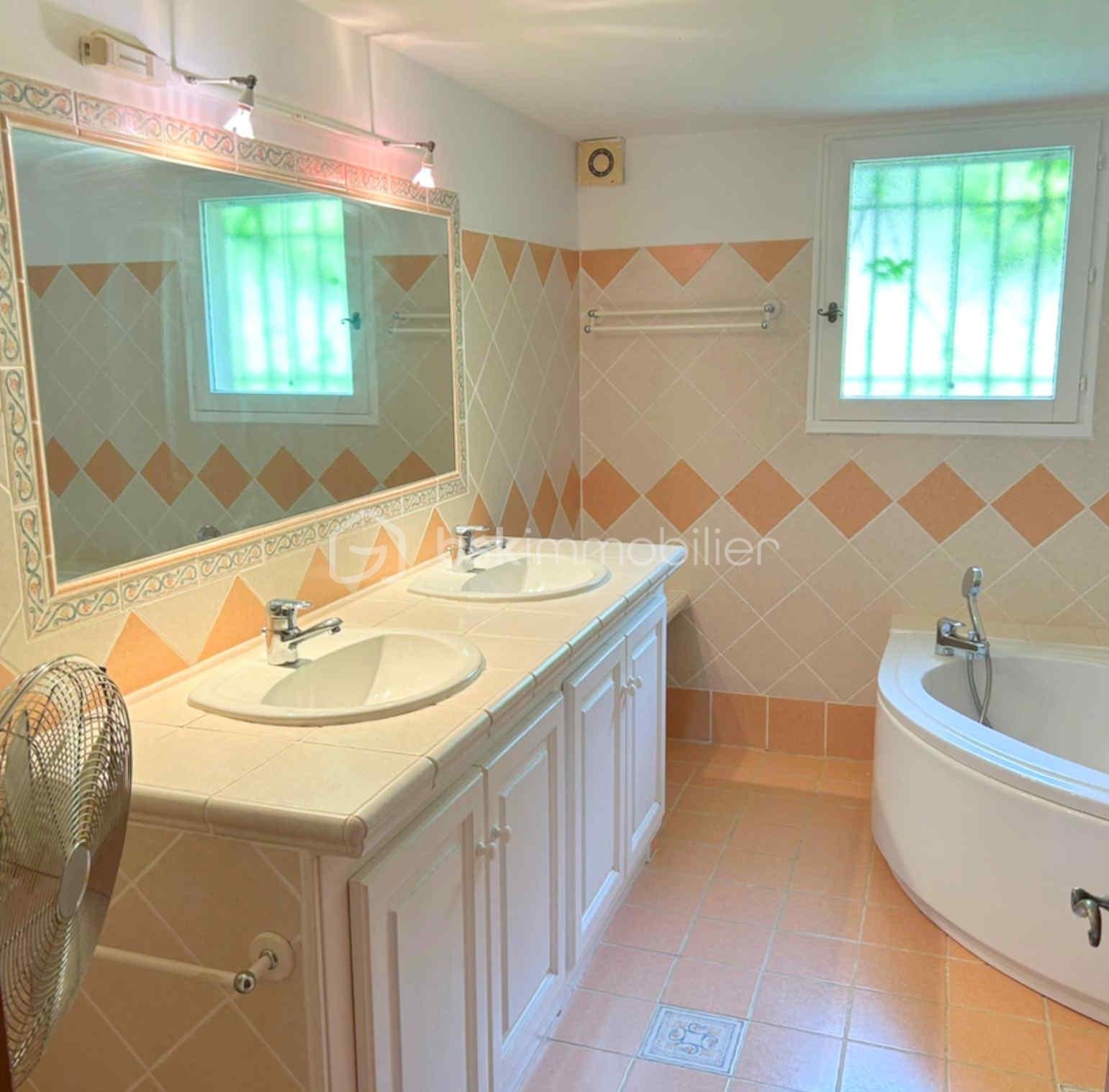salle-de-bain-maison-lorgues.jpg