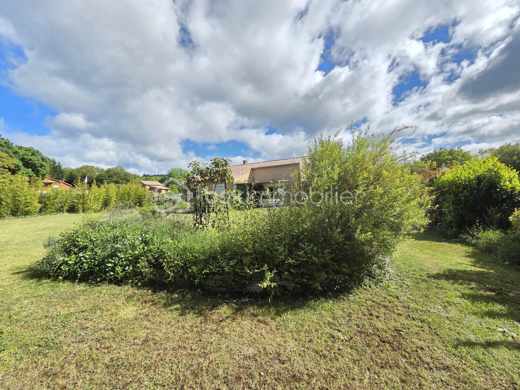 jardin à l'angle fond du terrain.jpg