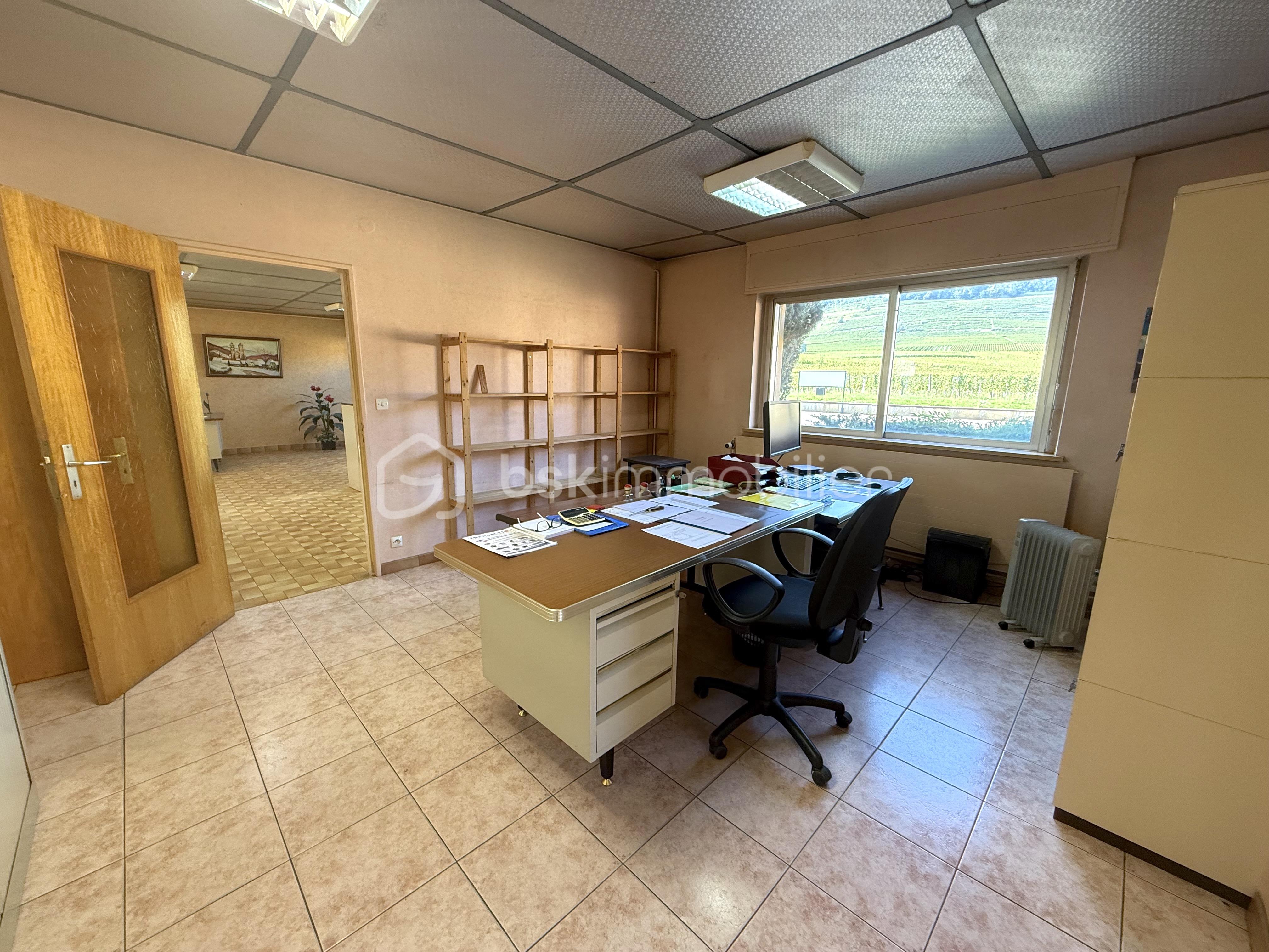 Local commercial de 671 m² - Bureau 2.jpeg