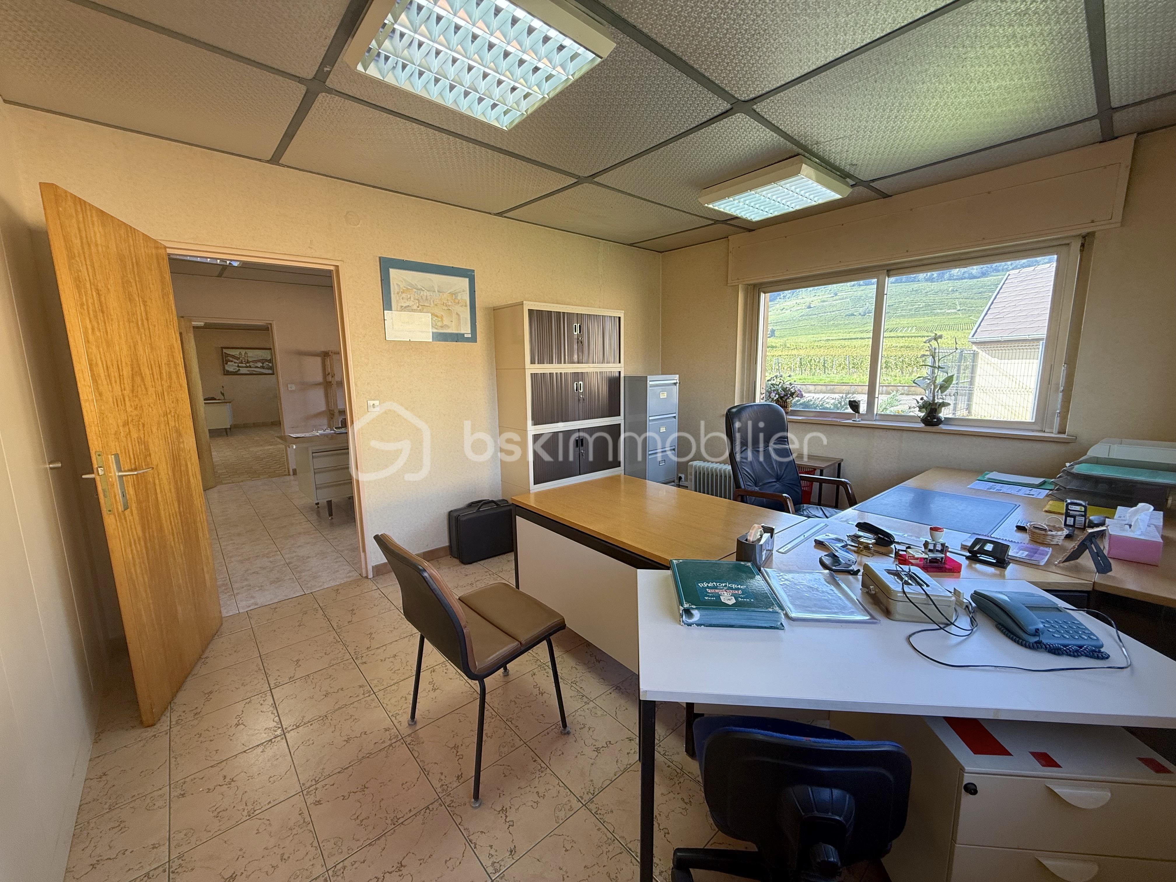 Local commercial de 671 m² - Bureau.jpeg