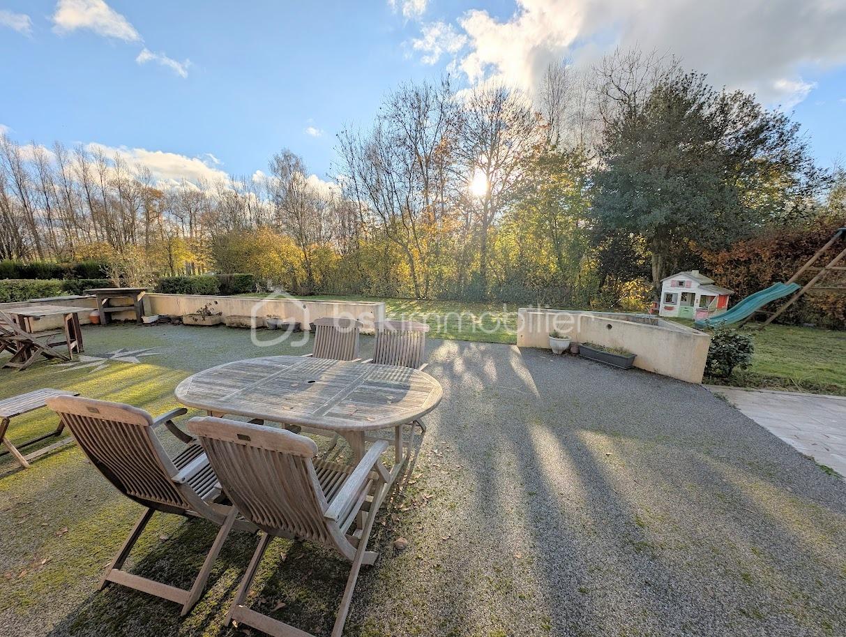 Maison de 160 m² - 2acbd7a3-fe98-4a64-b66d-920f1f118786.jpg