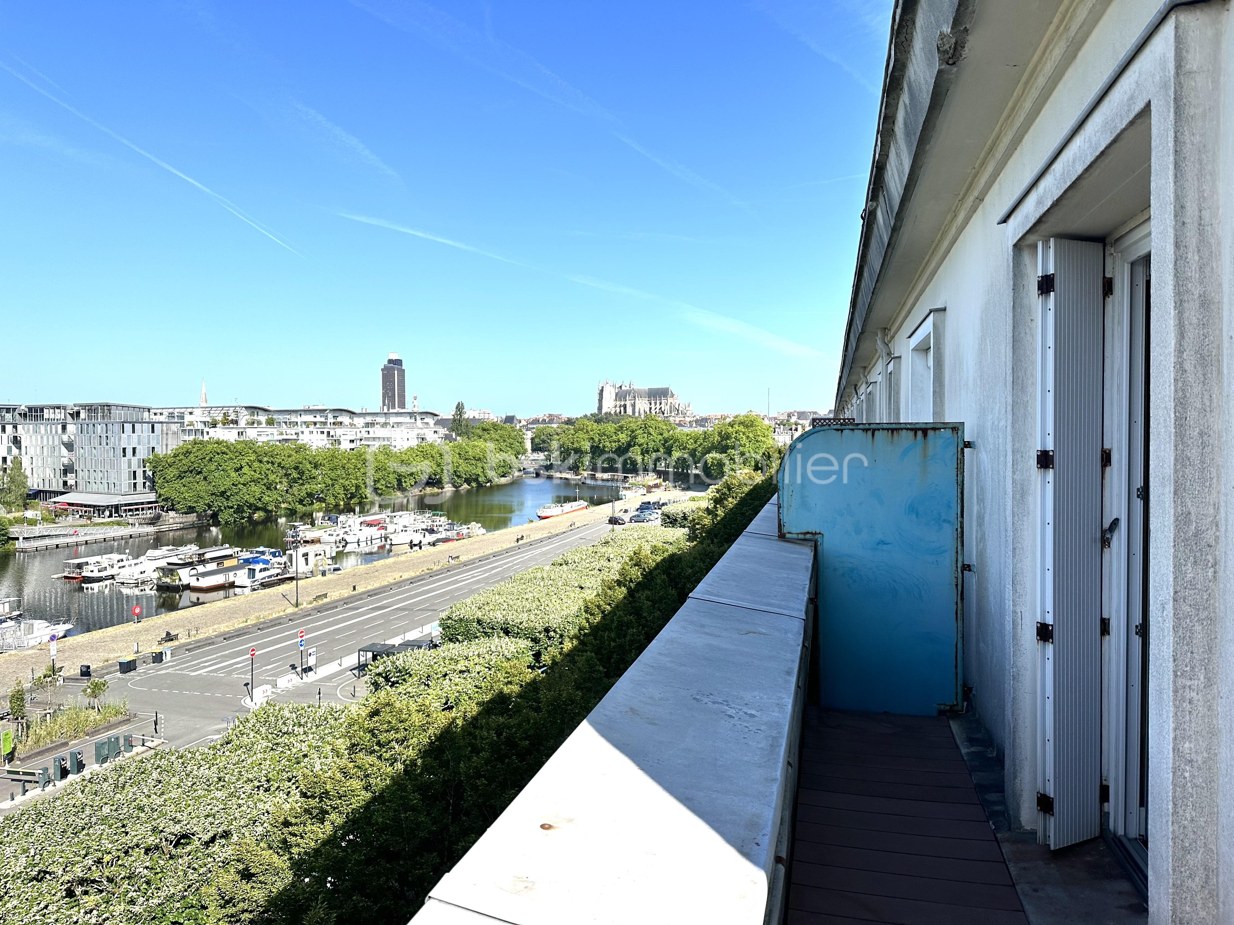 Appartement de 41,86 m² - Terrasse vers cathédrale.jpg