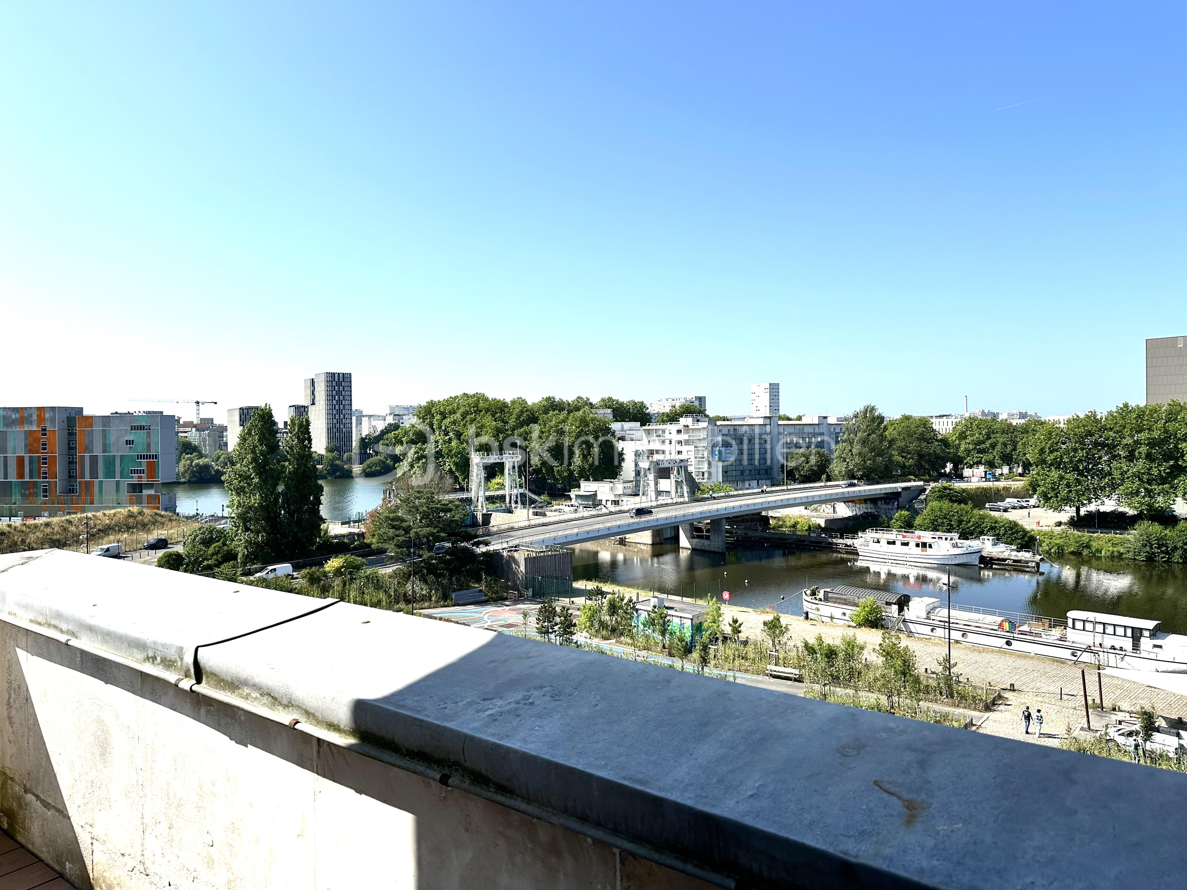 Appartement de 41,86 m² - Vue pont.jpg
