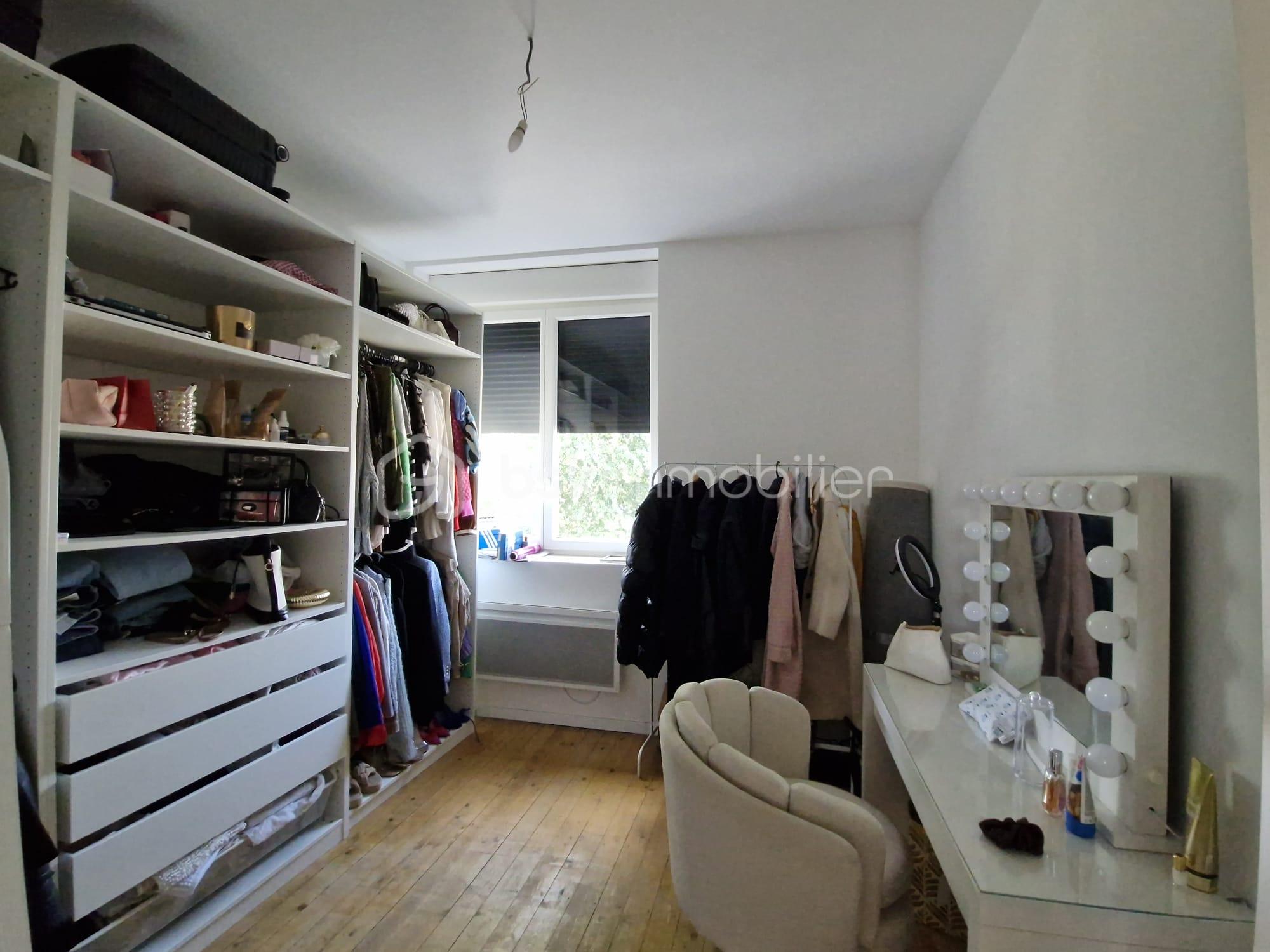 Maison de 88 m² - corinne bruno bsk wattrelos chambre dressing.jpg