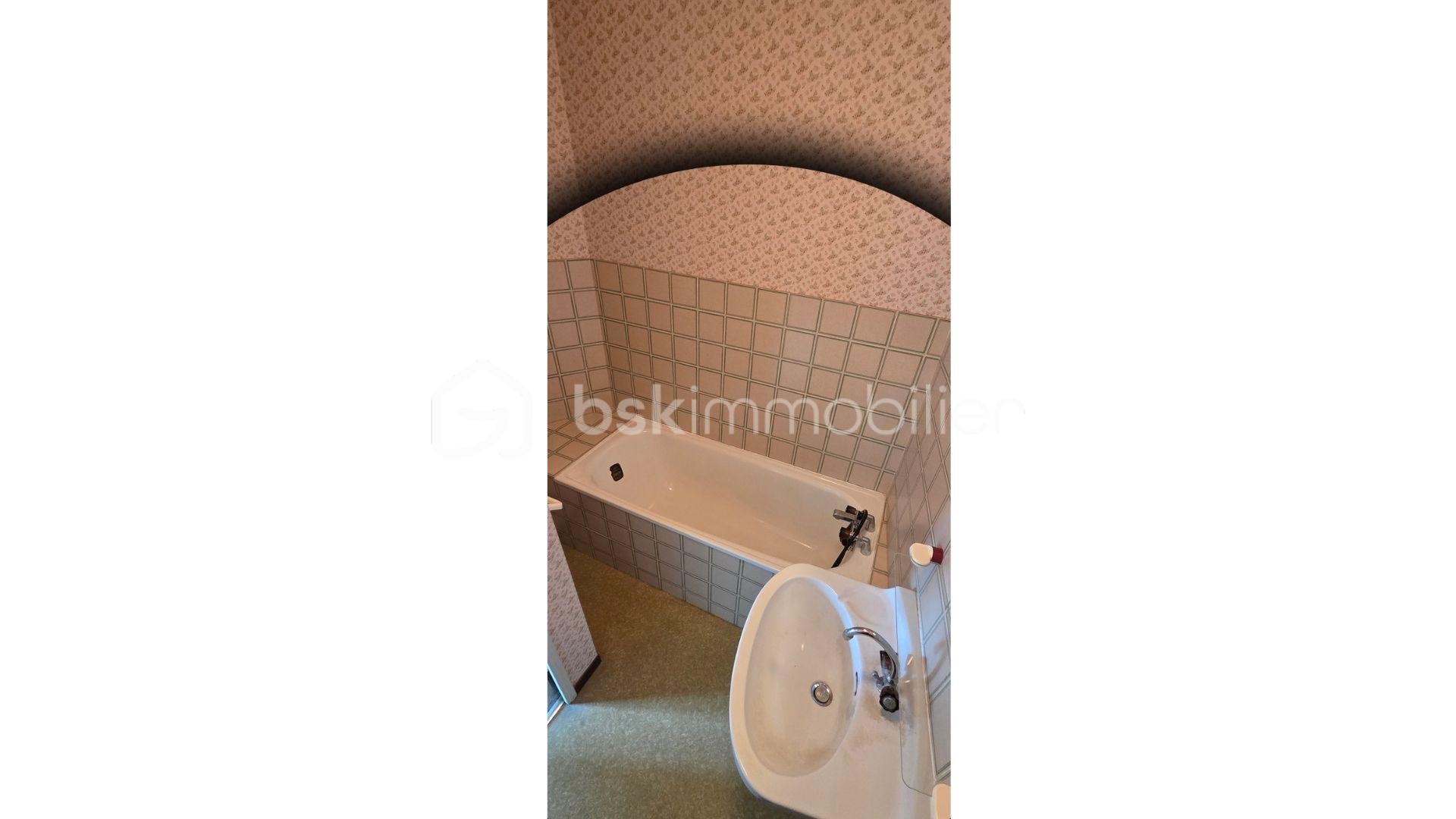 EXCLUSIVITÉ – 2 pièces avec balcon et cave à rafraîchir à Deauville – Fort potentiel ! (2).jpg