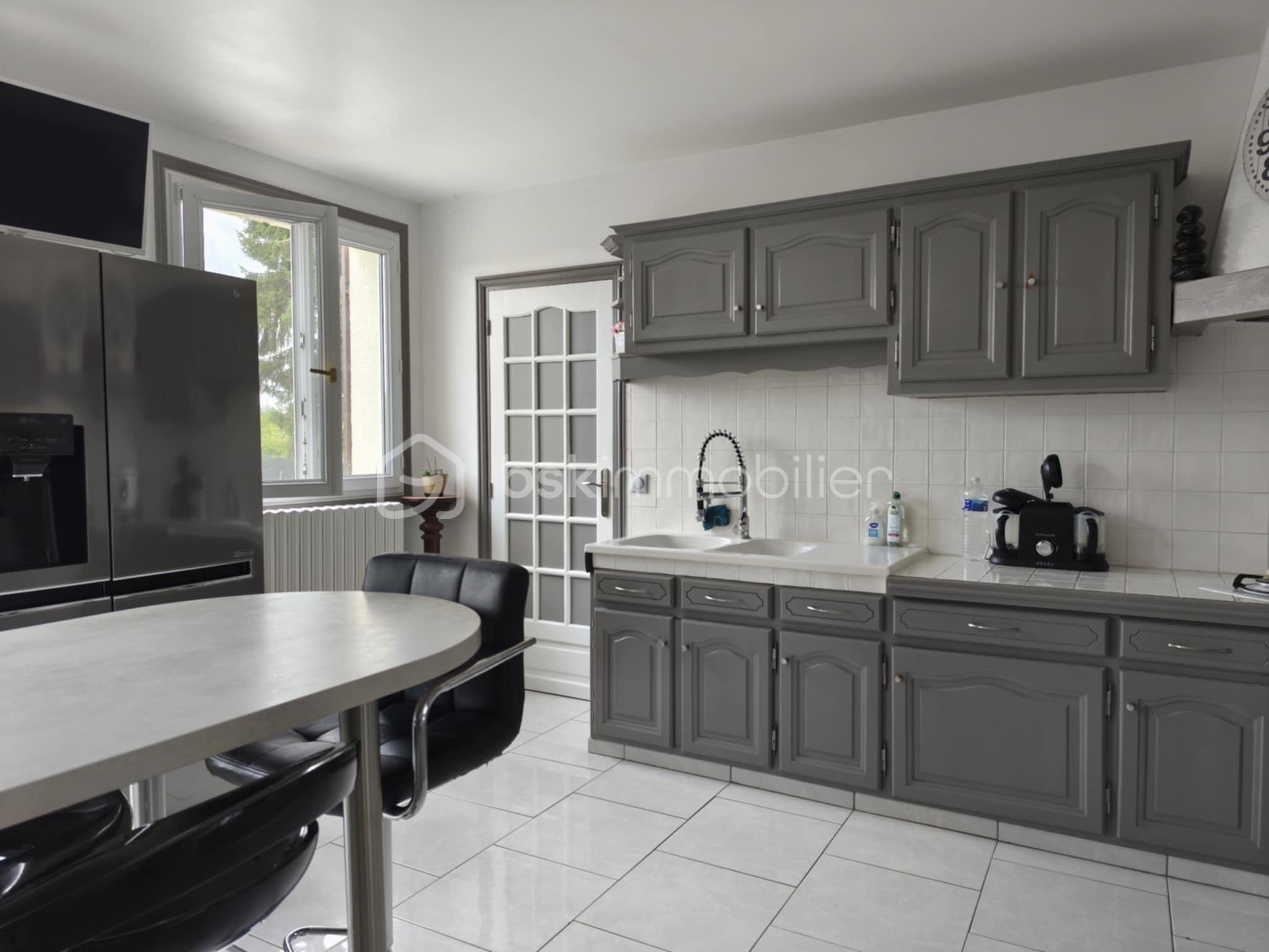 Maison traditionnelle de 137 m² - abd87894-e091-408a-a37e-f80a2d761553.jpg