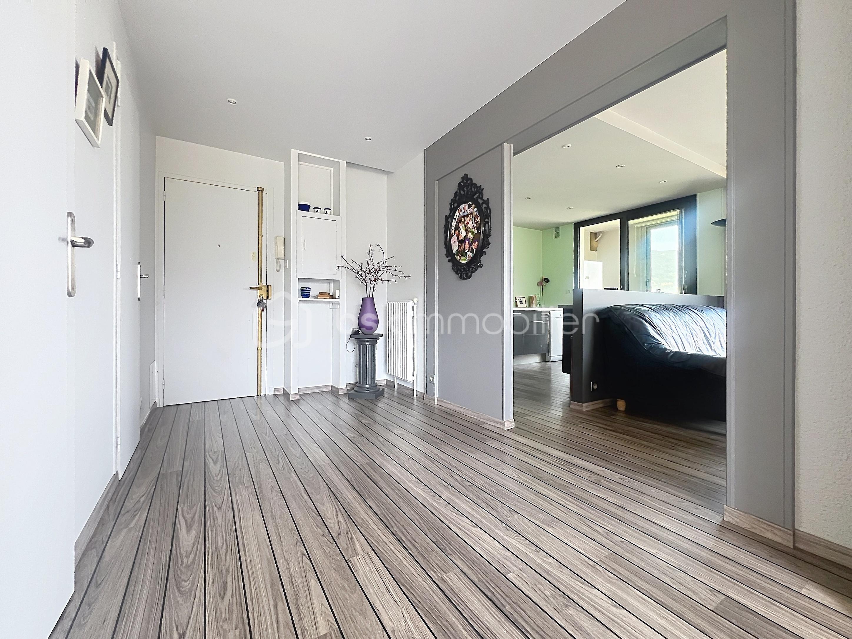 Appartement 5 pièces 105 m² · à Saint-Martin-d'Heres · 104,6 m² · 209 000 €