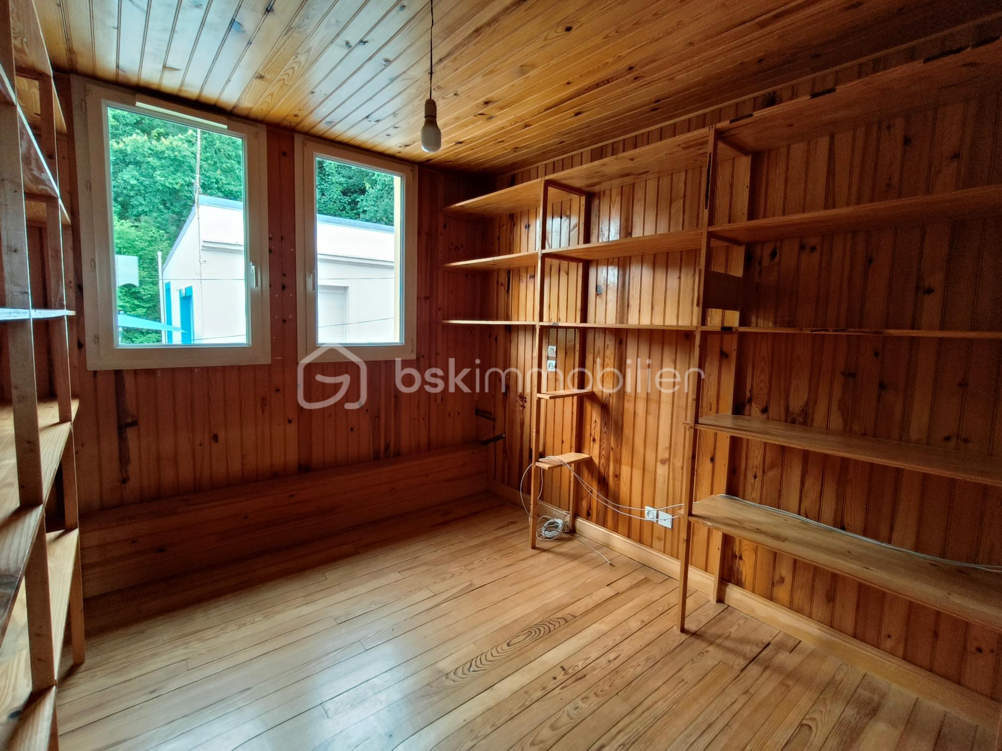 12 - BUREAU.jpg