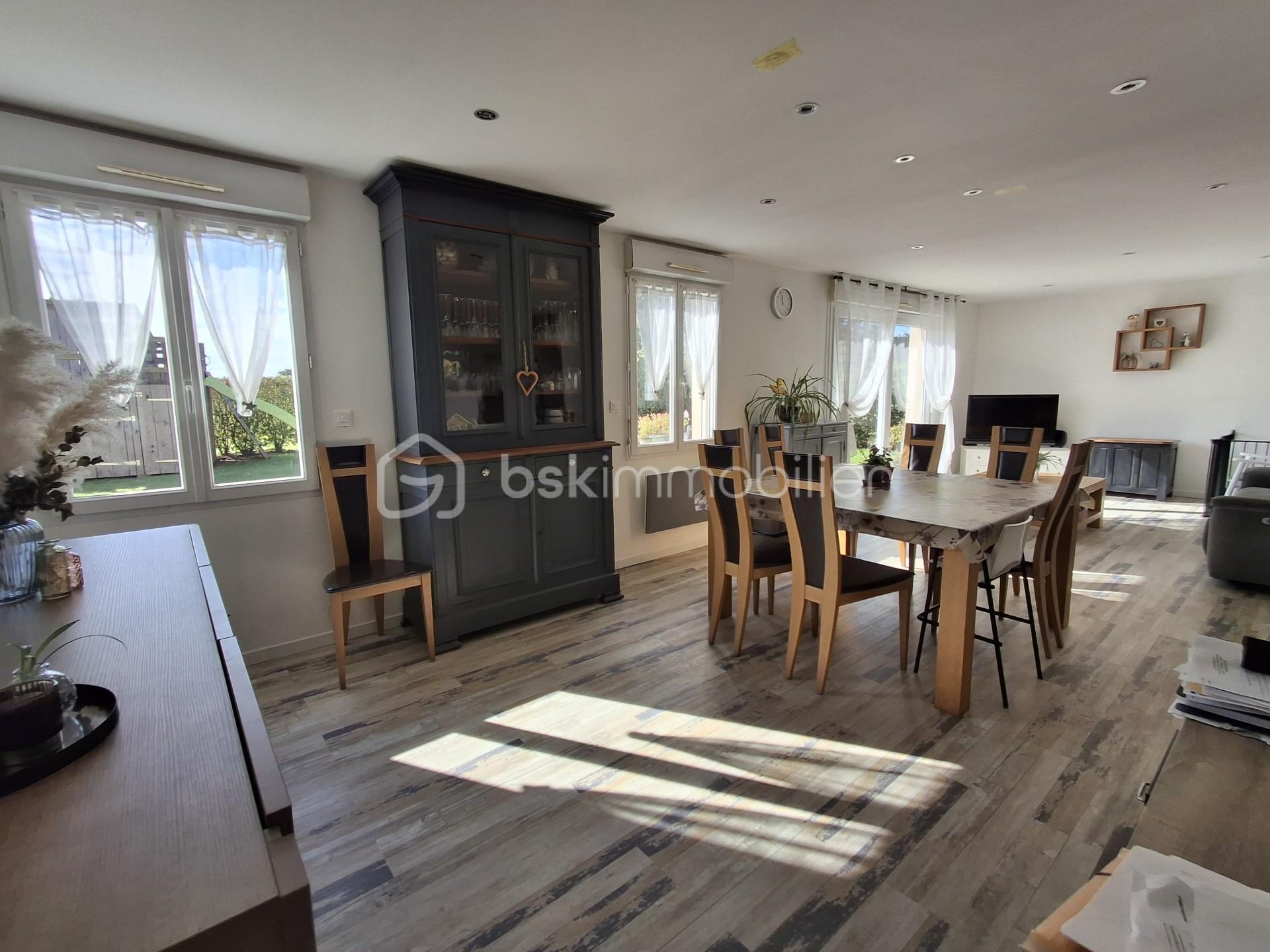 Maison de 100 m² - Pièce de vie depuis bureau paysage.jpg