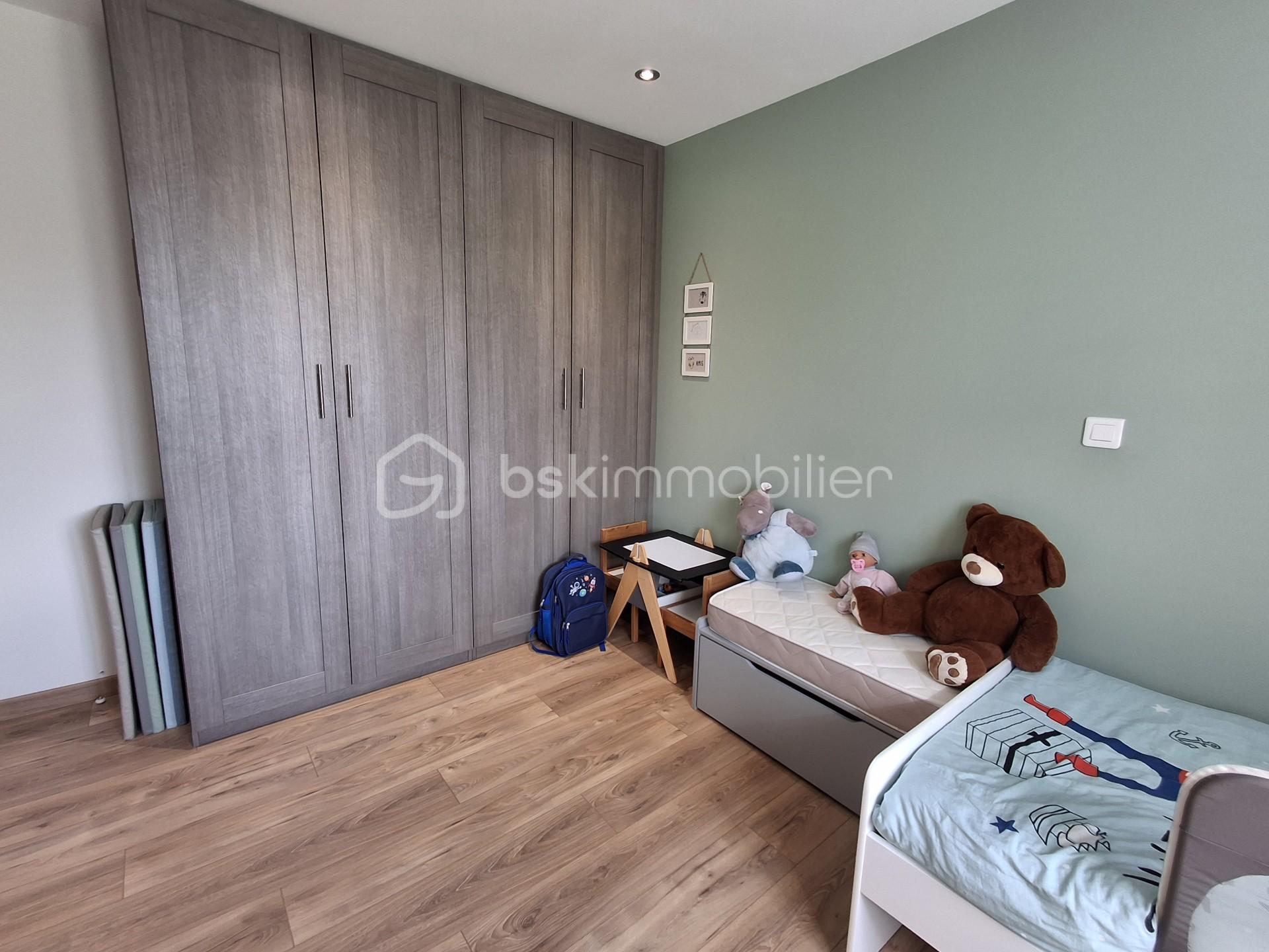 Maison de 100 m² - Chambre petit dressing paysage.jpg