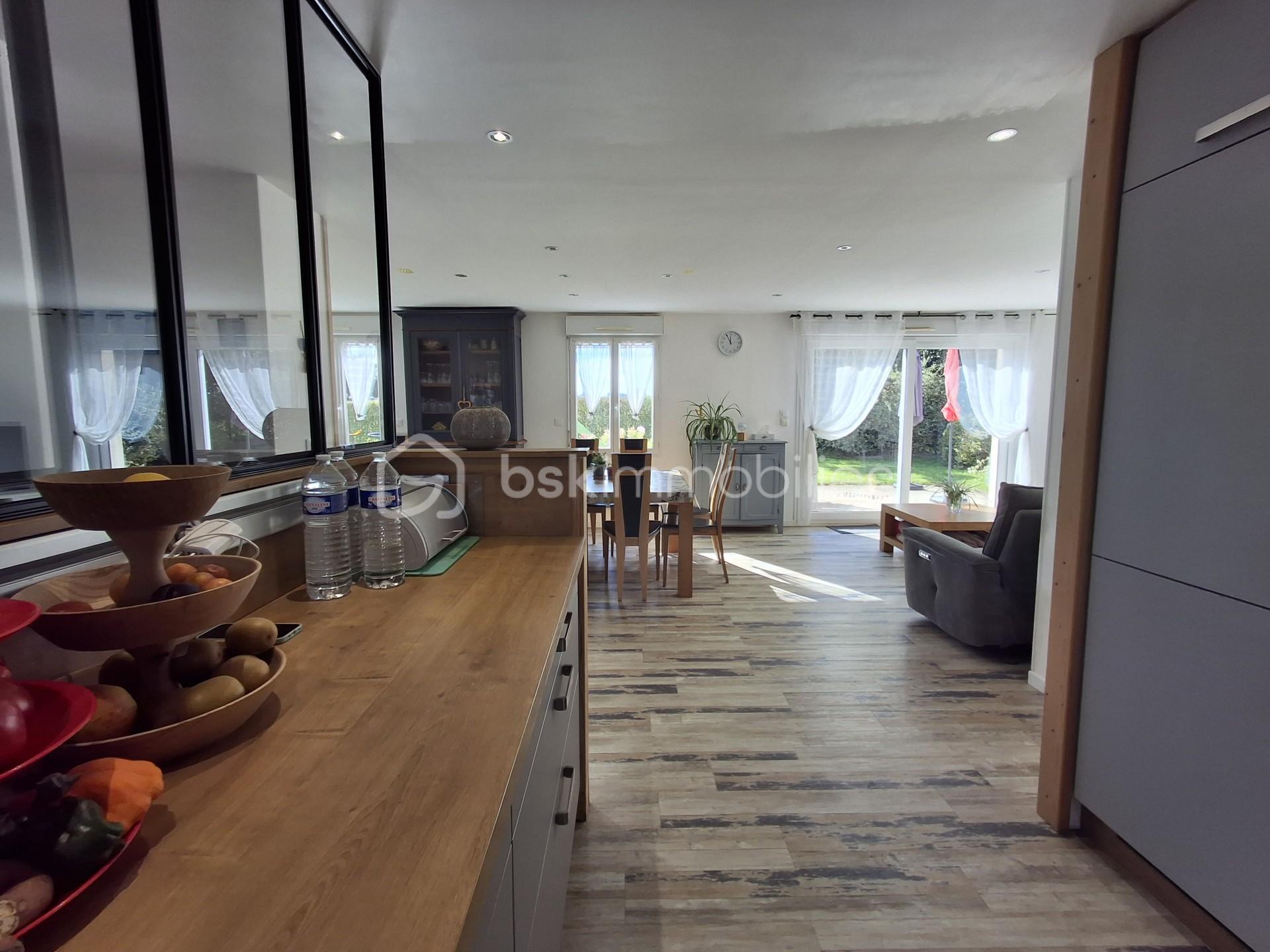 Maison de 100 m² - Cuisine vers pièce de vie paysage.jpg