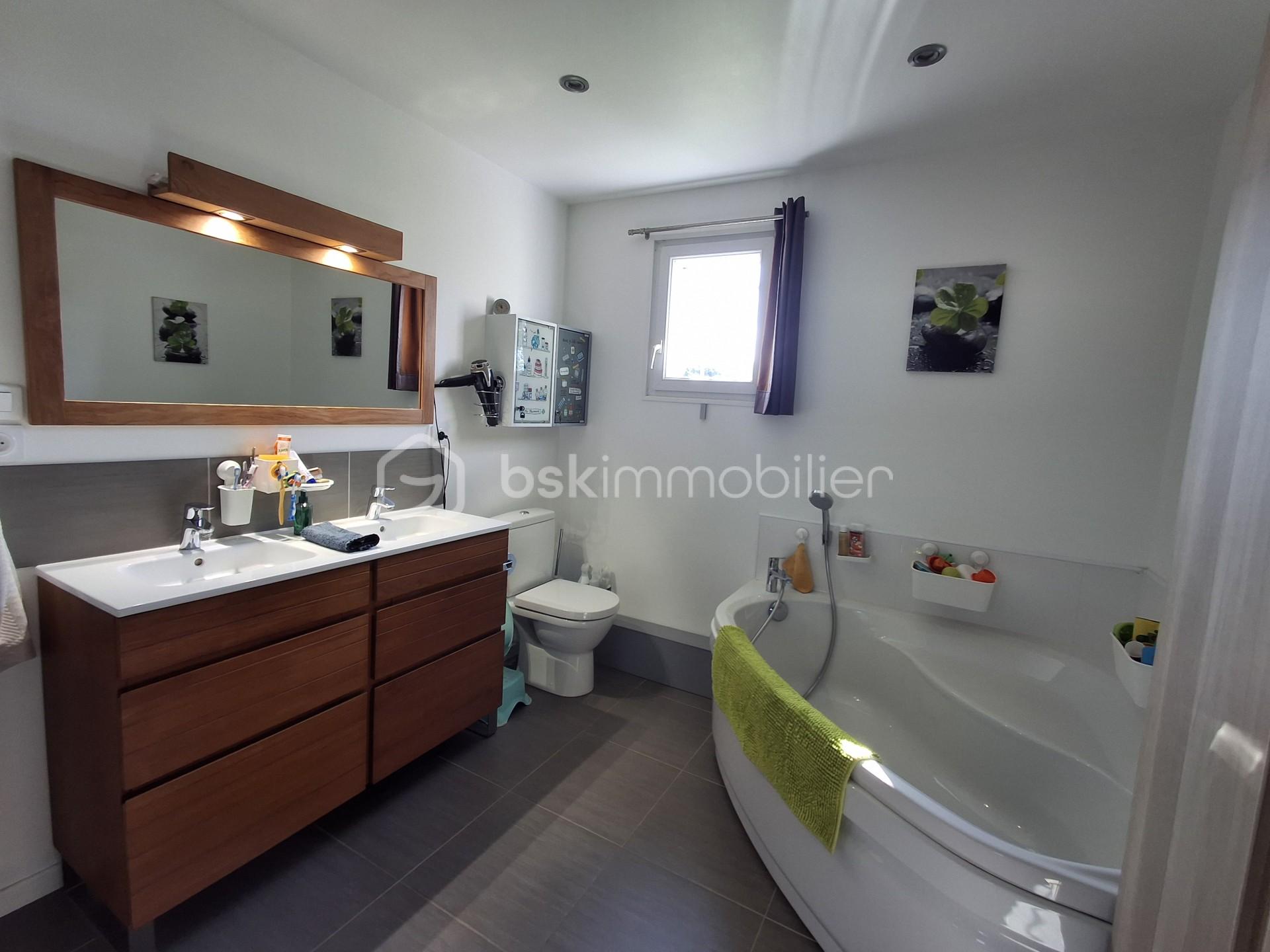 Maison de 100 m² - SDB paysage baignoire.jpg