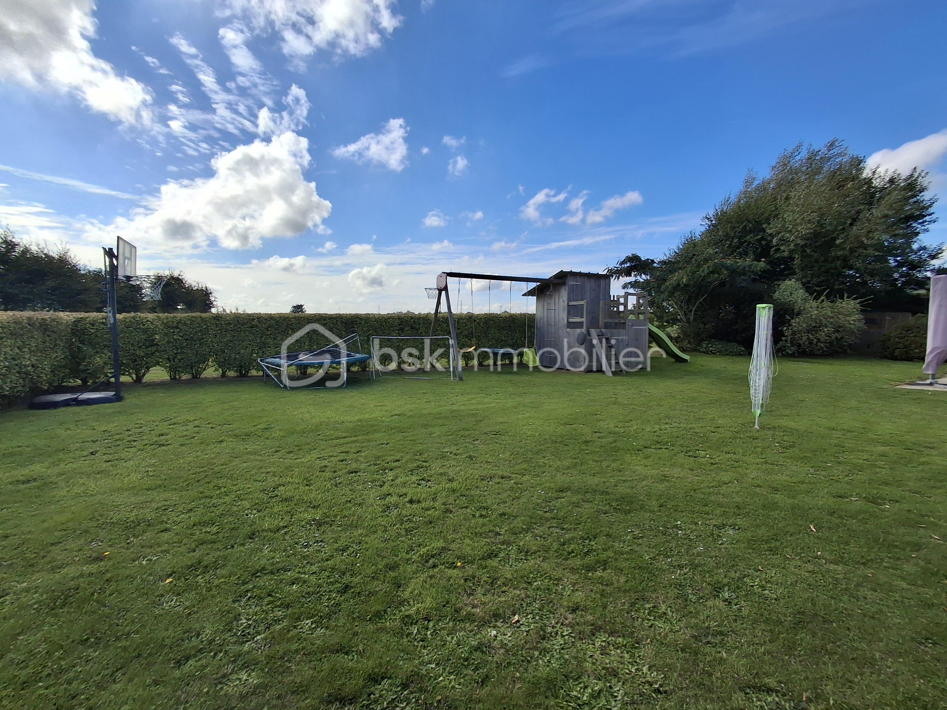 Maison de 100 m² - jardin et jeu enfants paysage.jpg