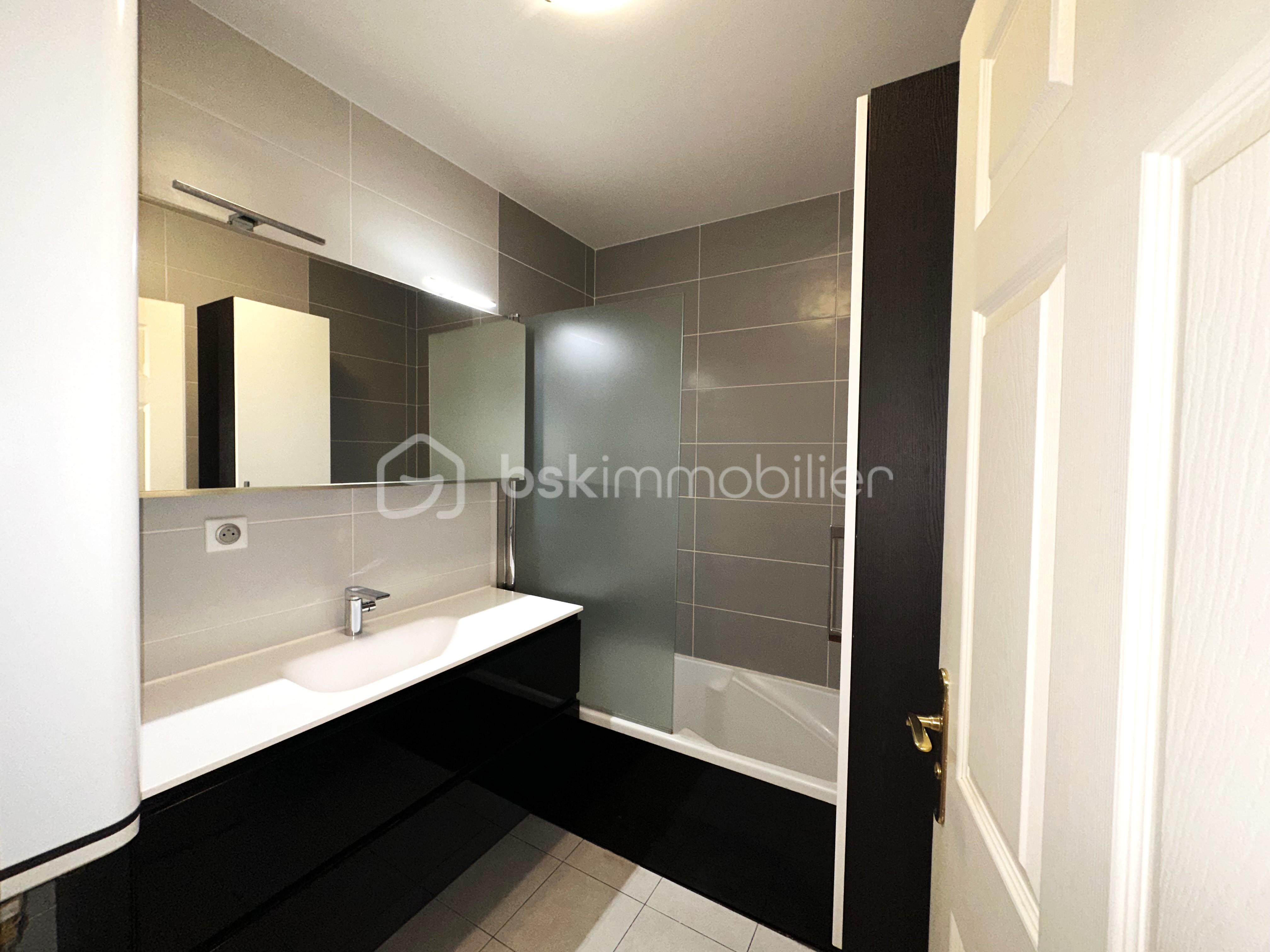 Appartement de 73,76 m² - SDB PUECH.jpg