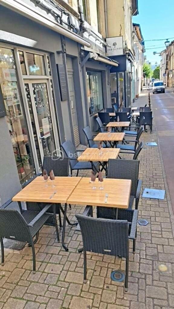 terrasse longue restaurant.jpg