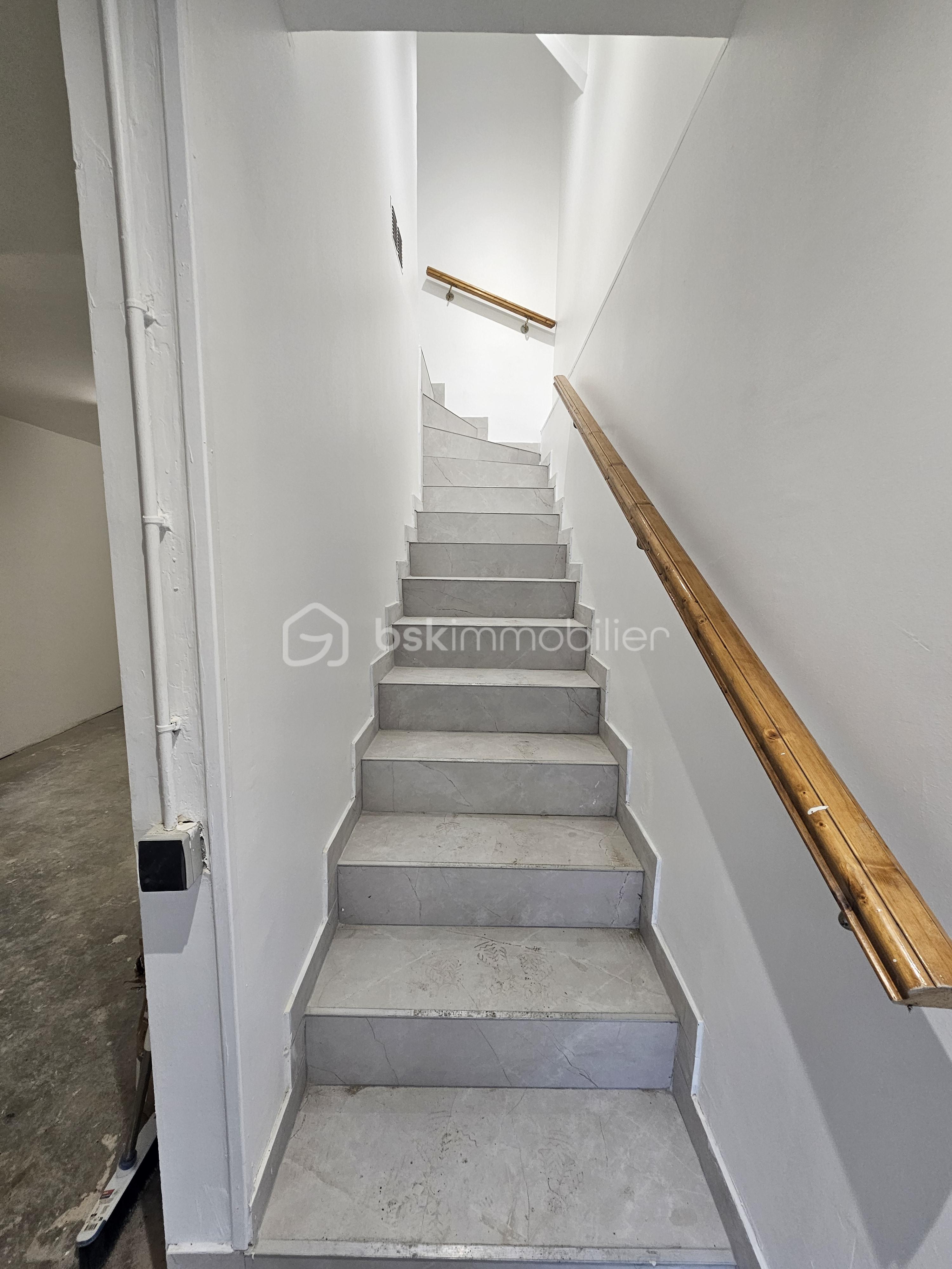 Immeuble commercial de 176 m² - 20250221_114346.jpg