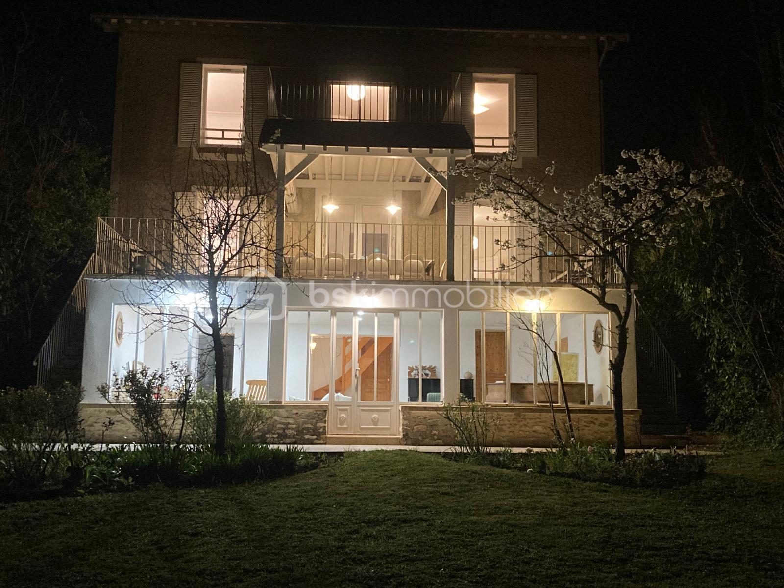Demeure de 261 m² - Photo maison nuit 2.jpg