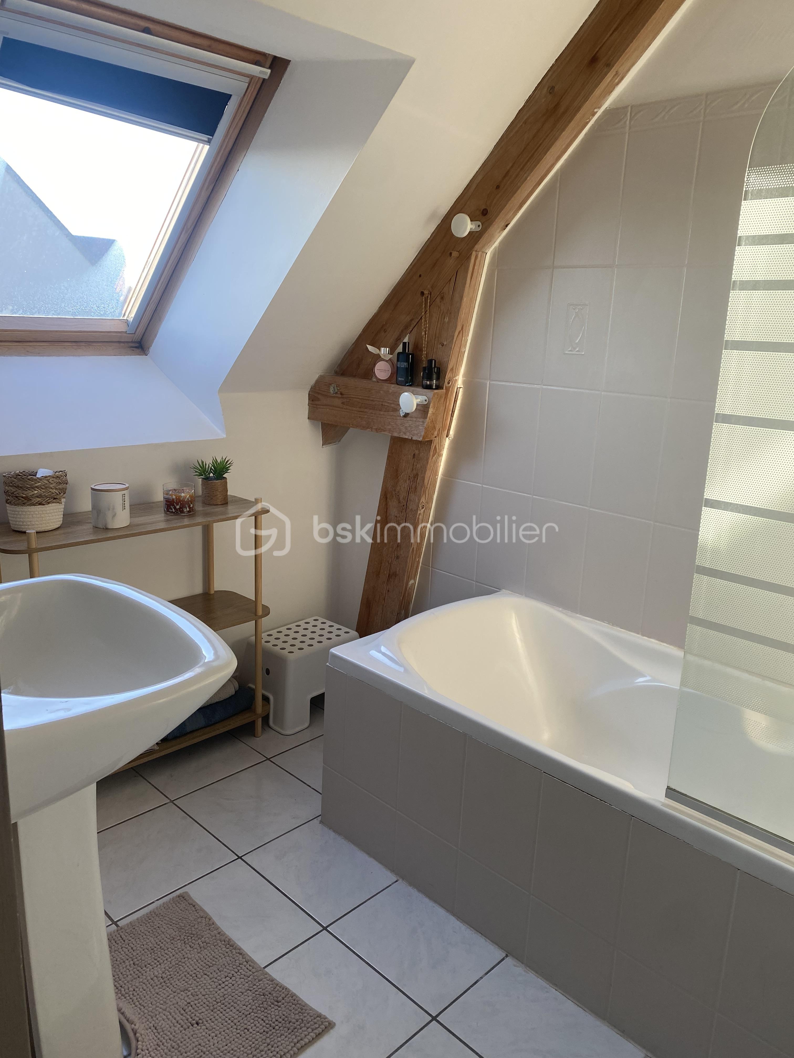 Maison de 87 m² - sdb baignoire.jpeg