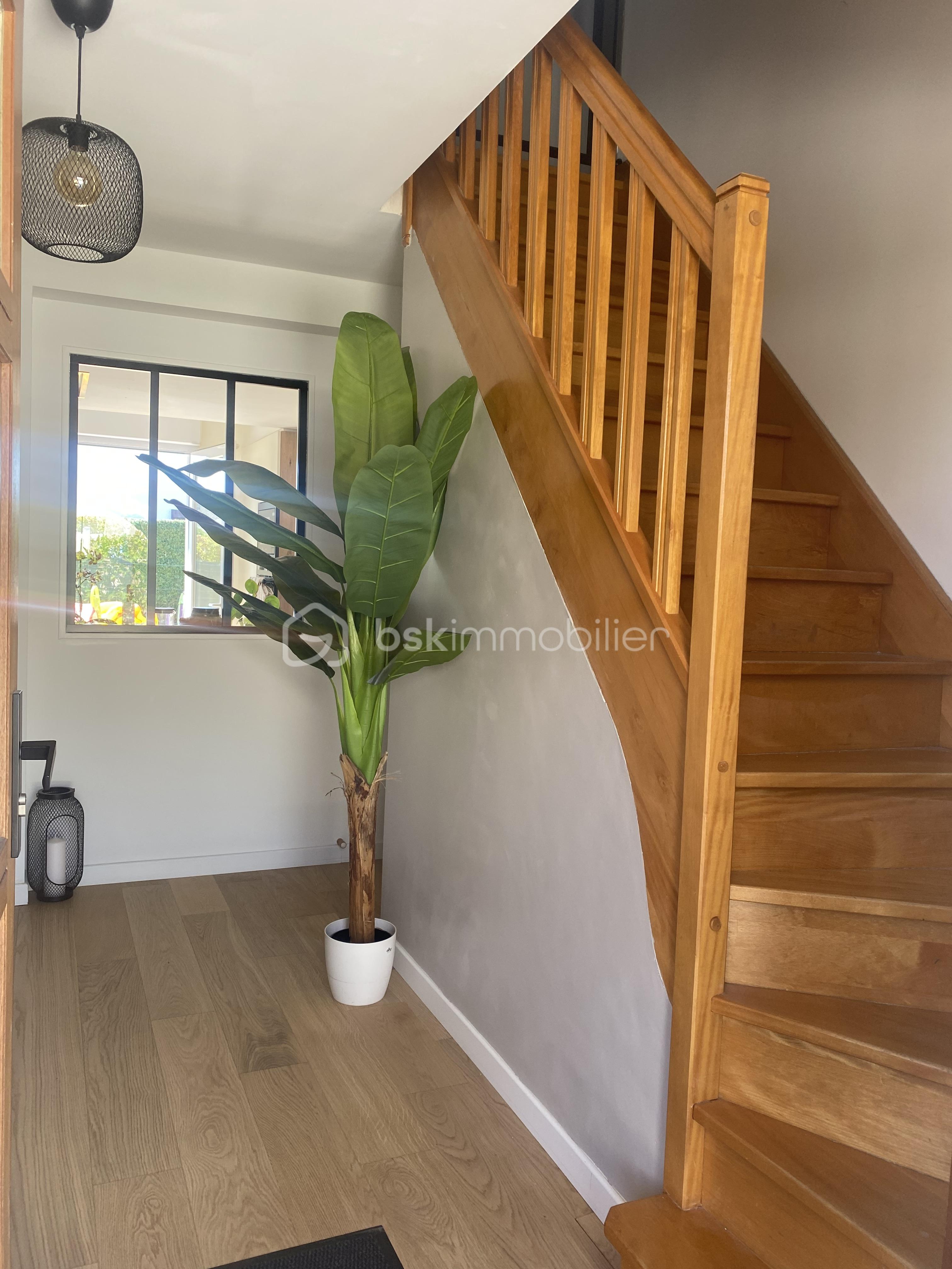 Maison de 87 m² - ENTREE ESCALIER.jpeg