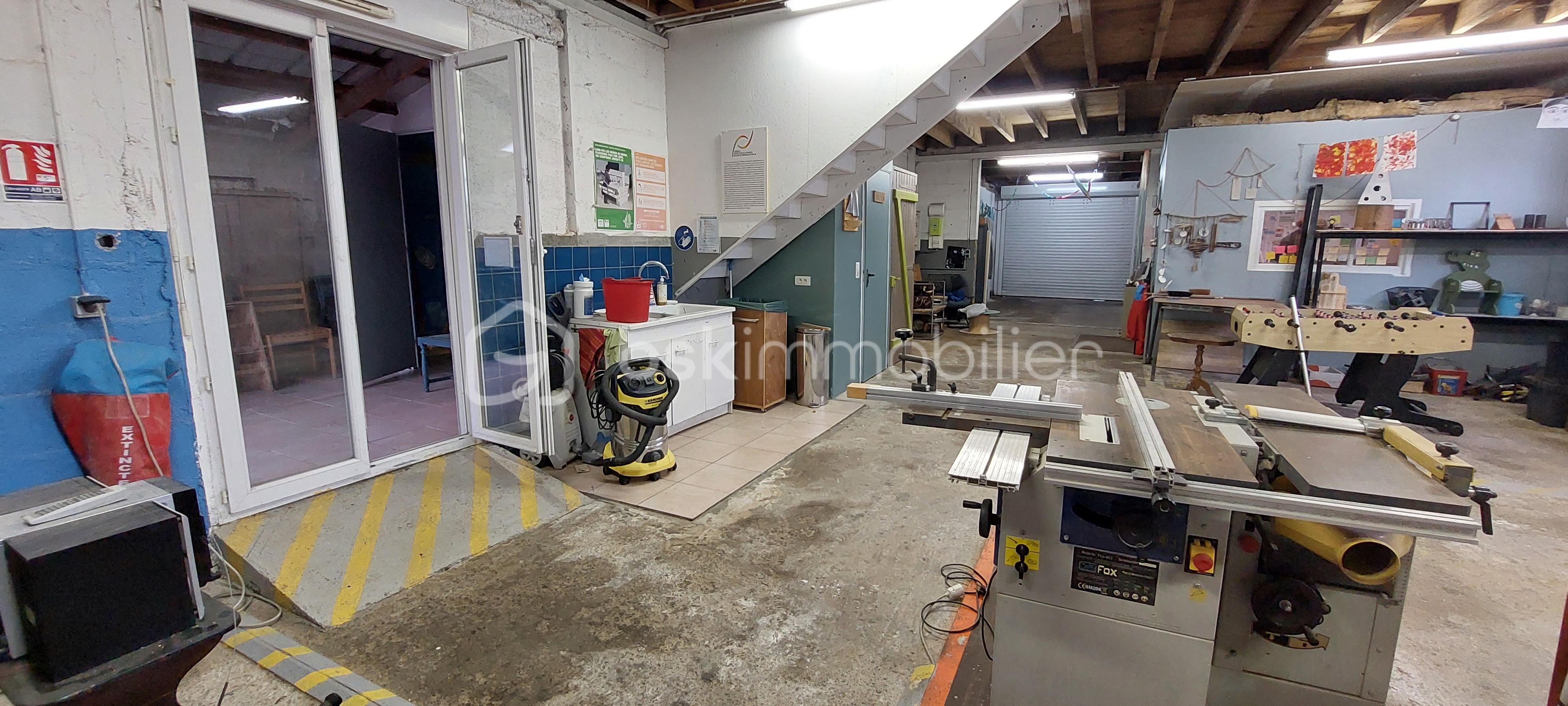 Local d activites de 200 m² - Atelier4.jpg