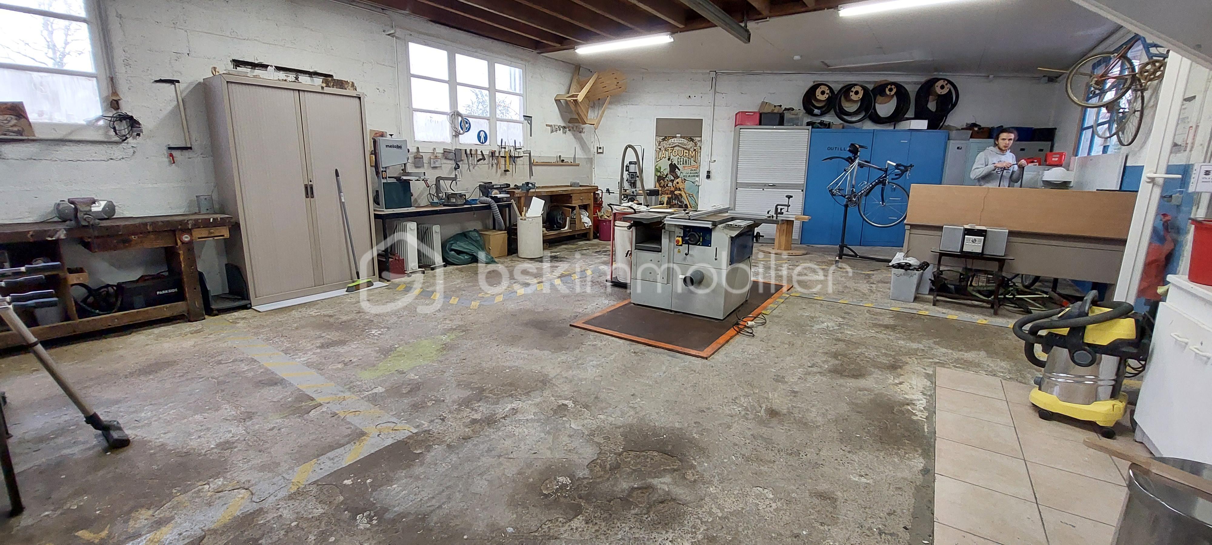Local d activites de 200 m² - Atelier.jpg