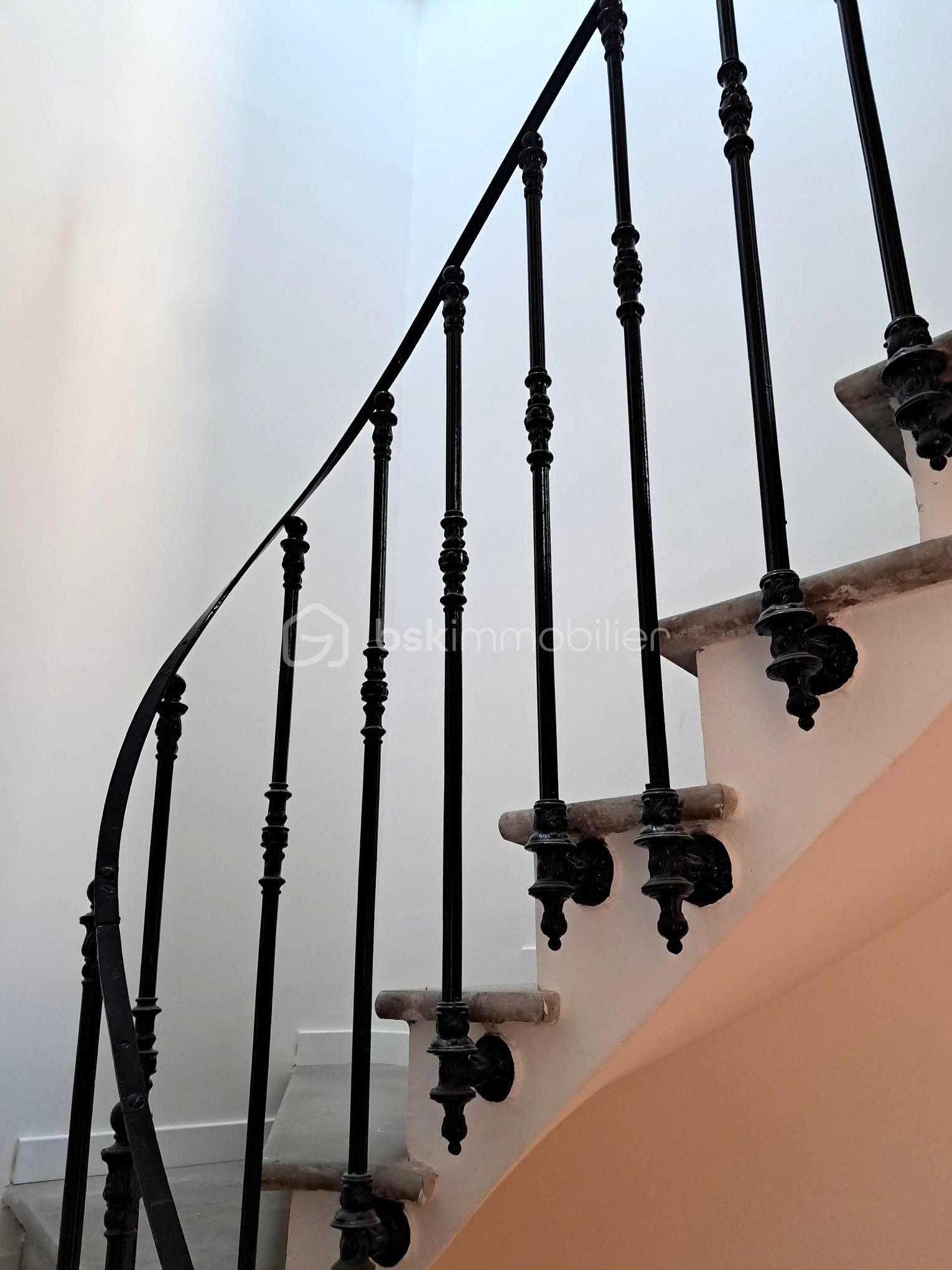 Maison ancienne de 90 m² - 7e-escalier.jpg