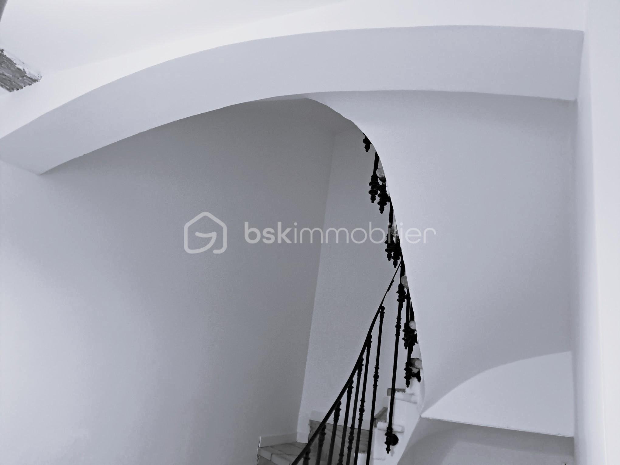 Maison ancienne de 90 m² - 5-escalier.jpg