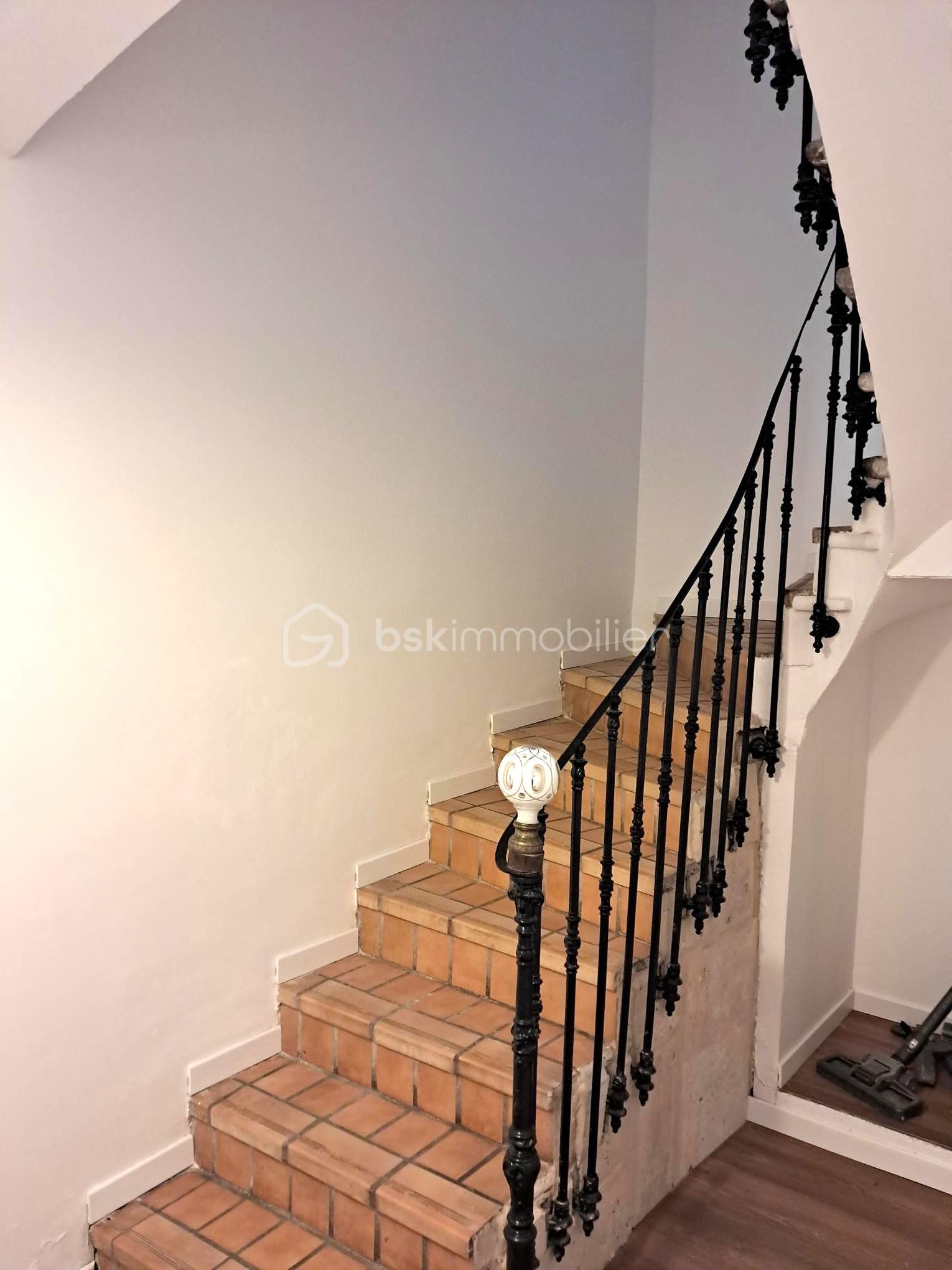 Maison ancienne de 90 m² - 7-escalier.jpg