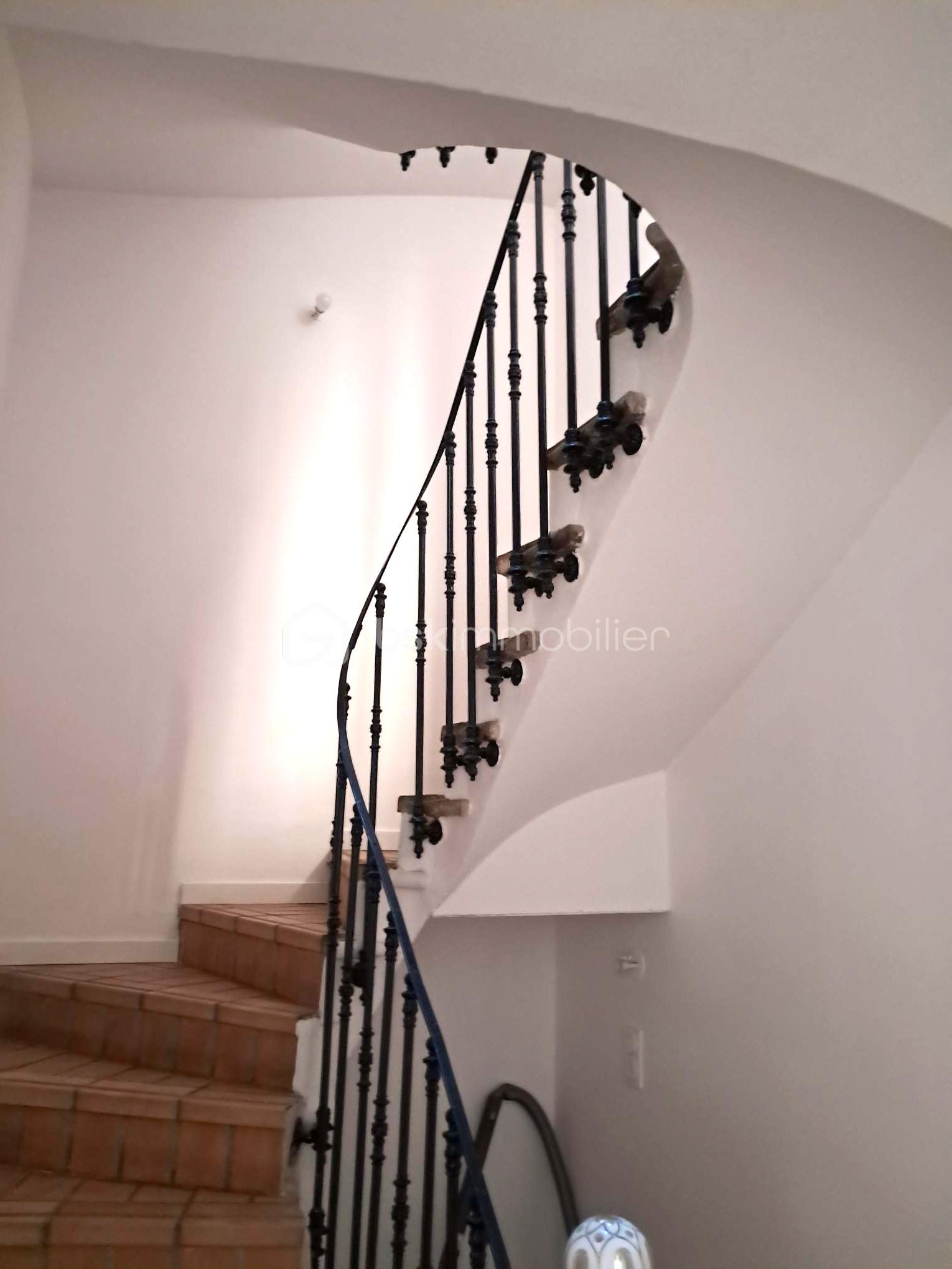 Maison ancienne de 90 m² - 6-escalier.jpg