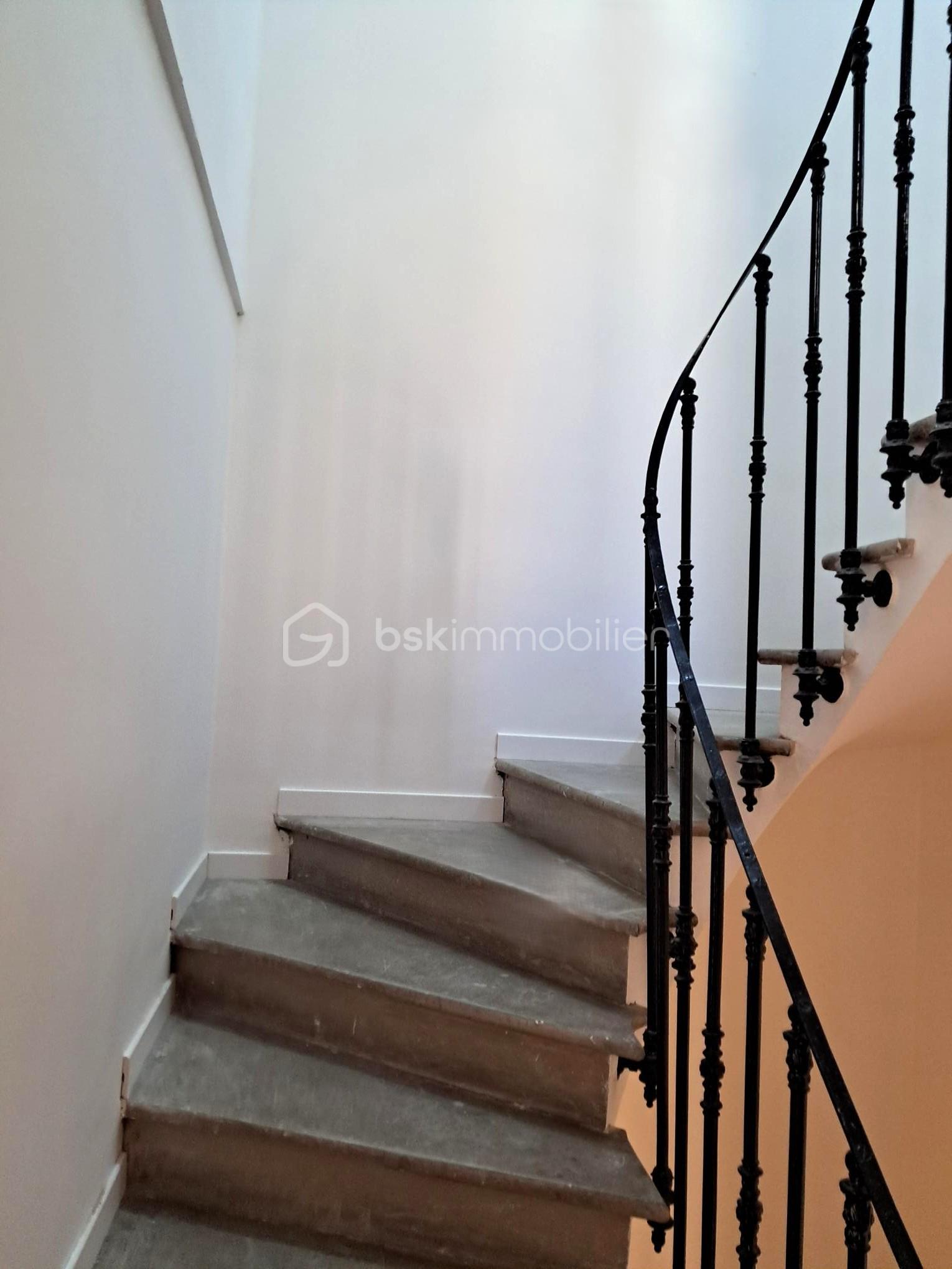 Maison ancienne de 90 m² - 7f-escalier.jpg