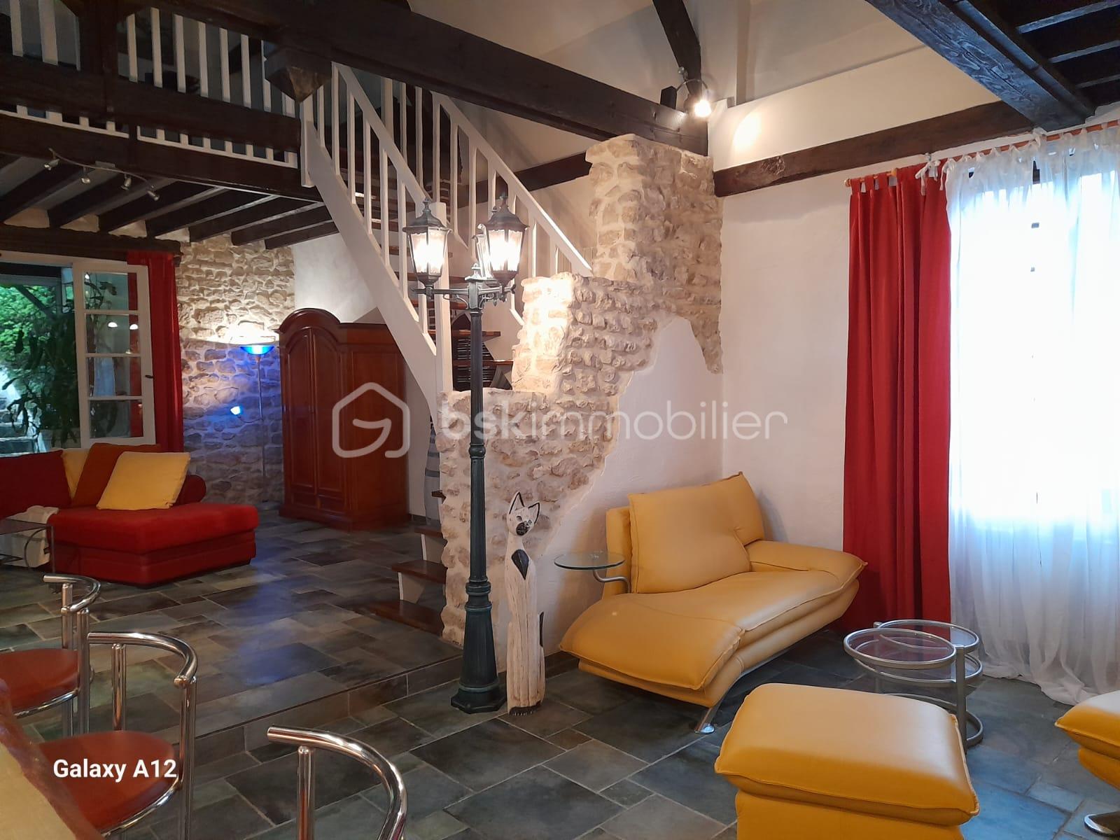Maison de 250 m² - 1756733902072.jpg