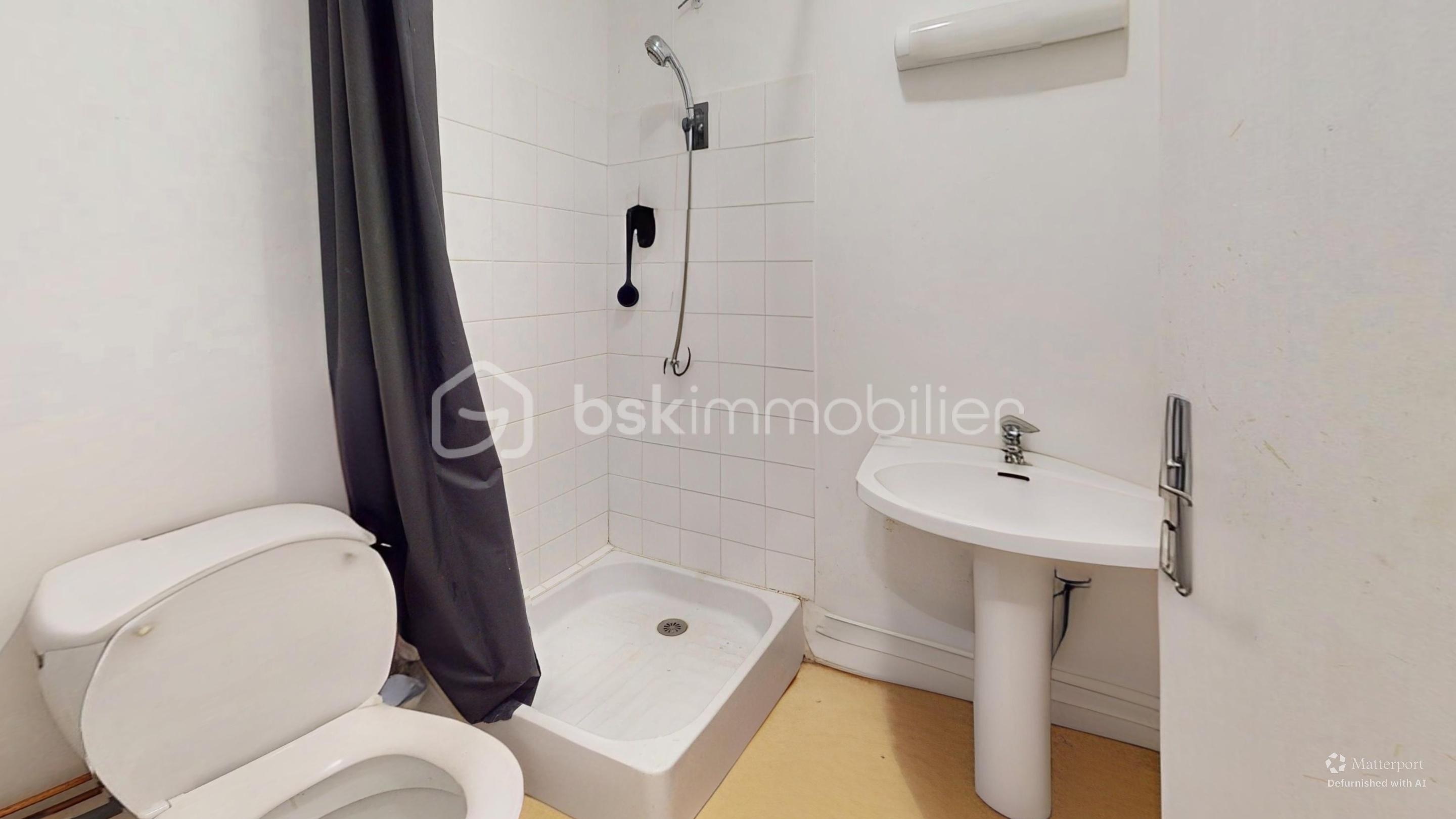 Bathroom-Defurnished.jpg