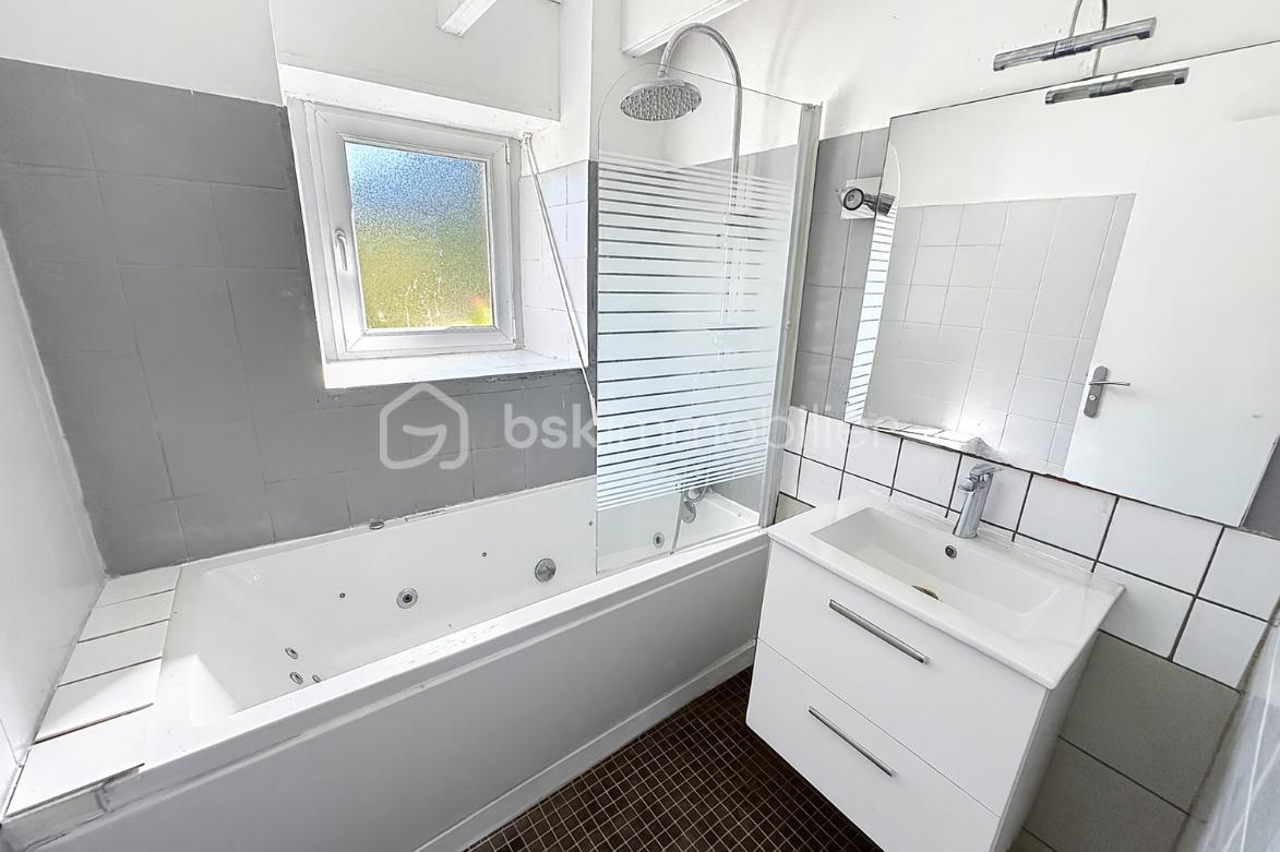 Maison de 101 m² - salle de bain.png