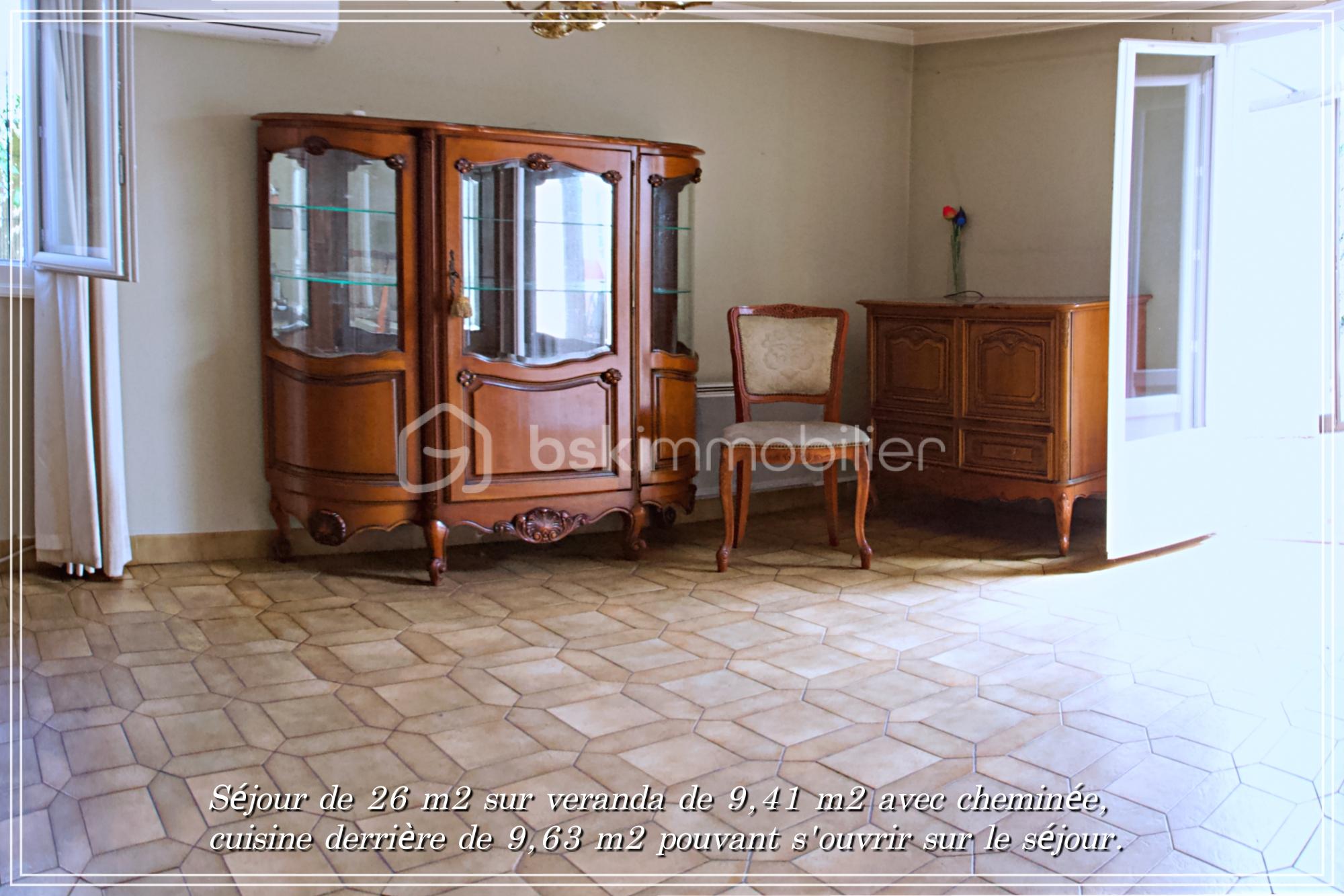 SALON pixel Julie.jpg