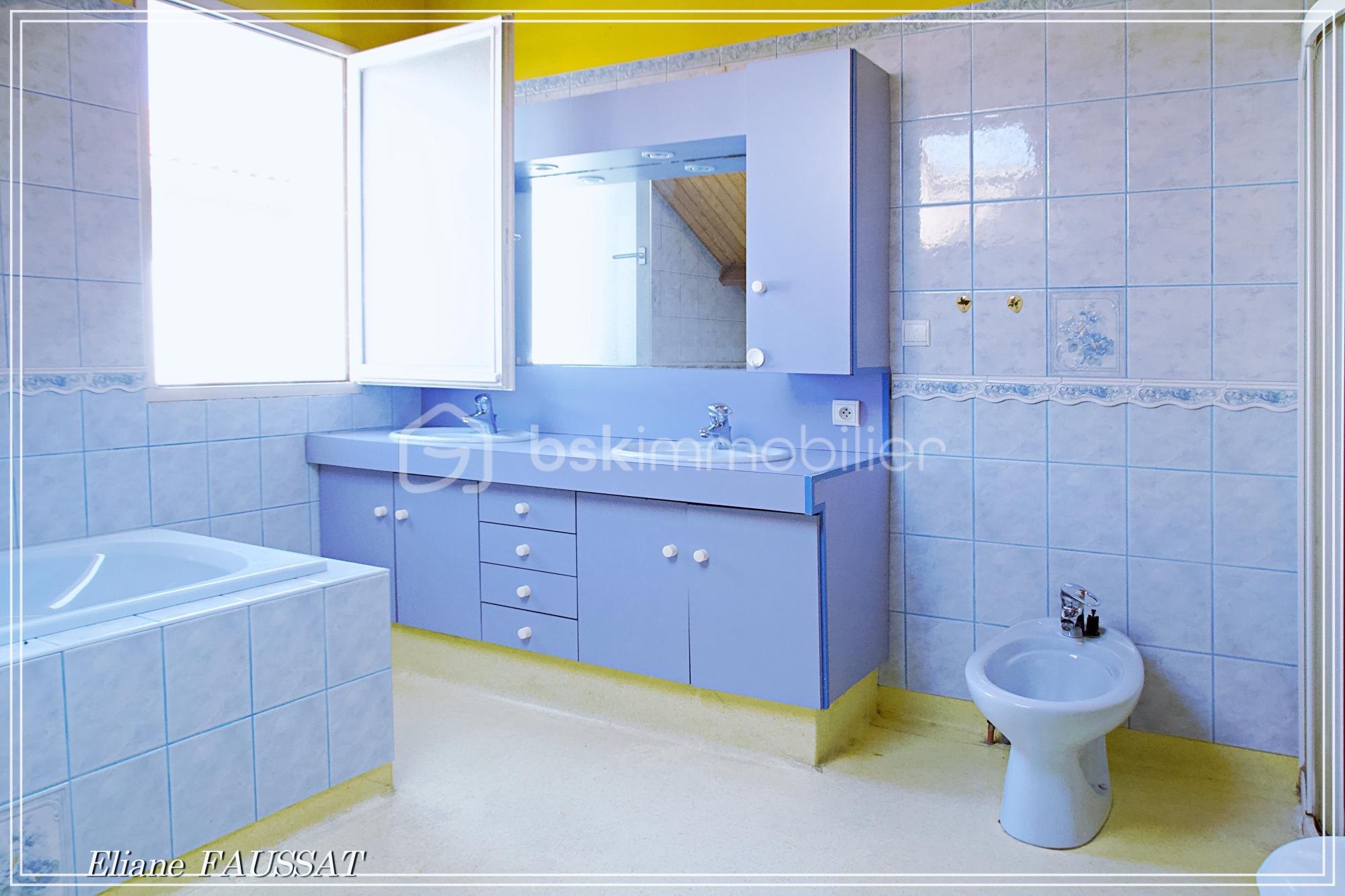 SALLE DE BAIN ETAGE.jpg