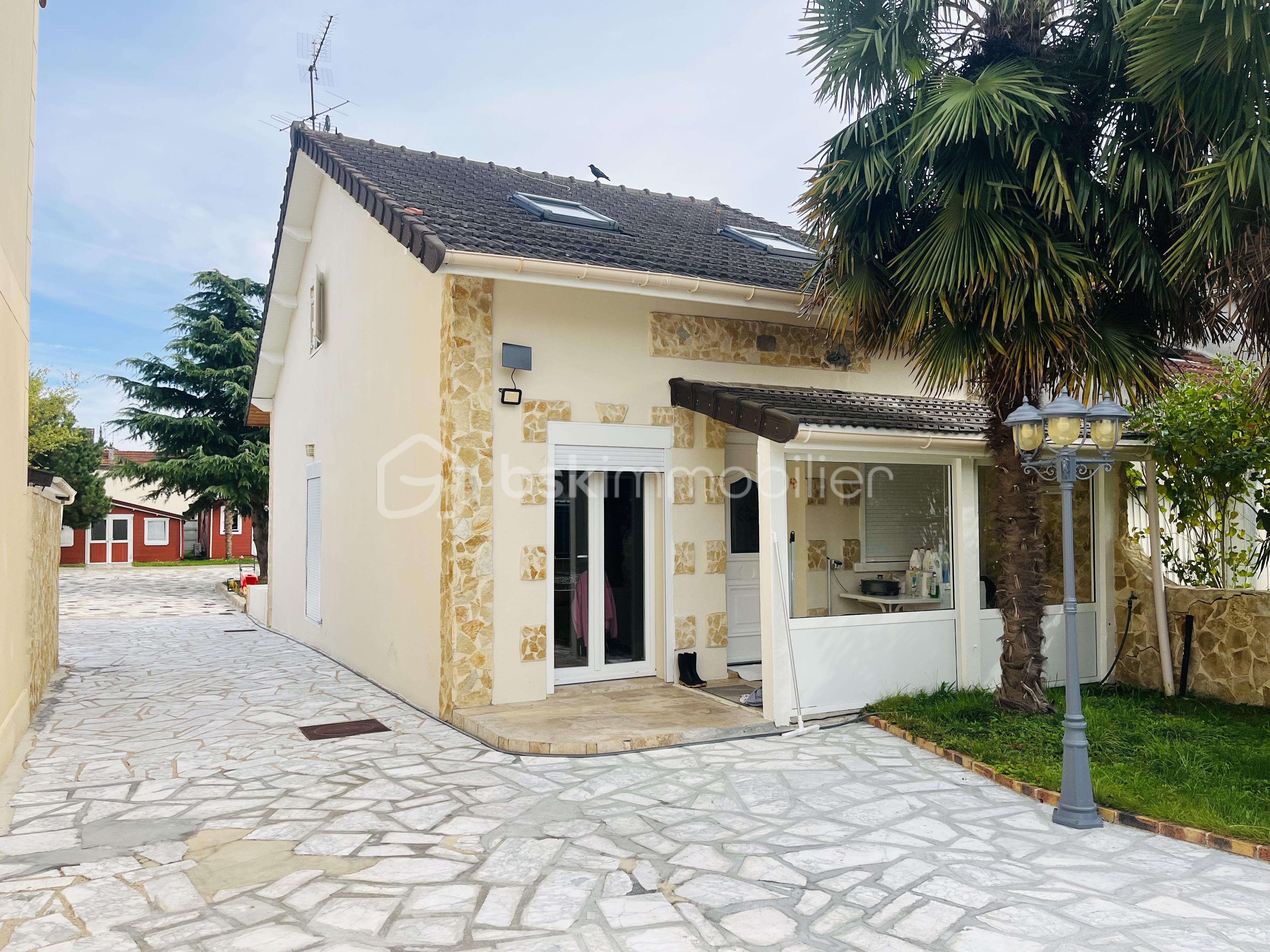Maison 5 pièces 82 m² · à Montfermeil · 82 m² · 365 000 €