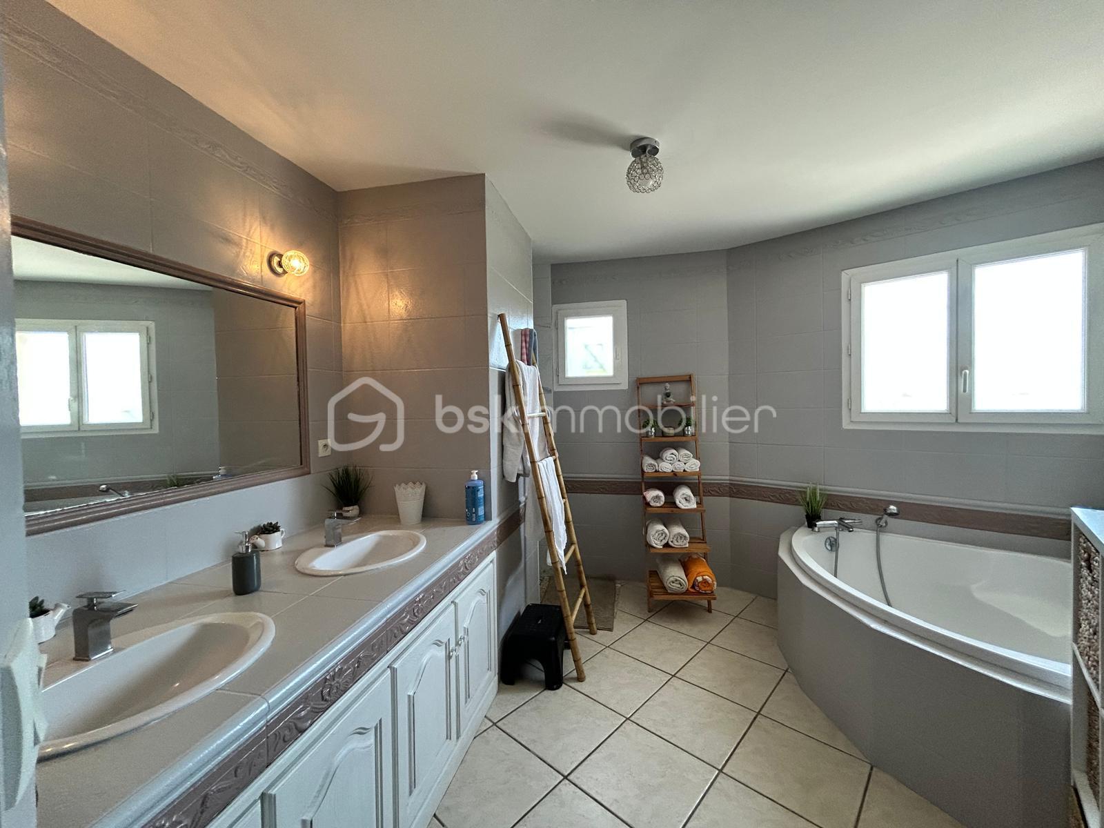 Maison traditionnelle de 201,20 m² - SDE1.jpg