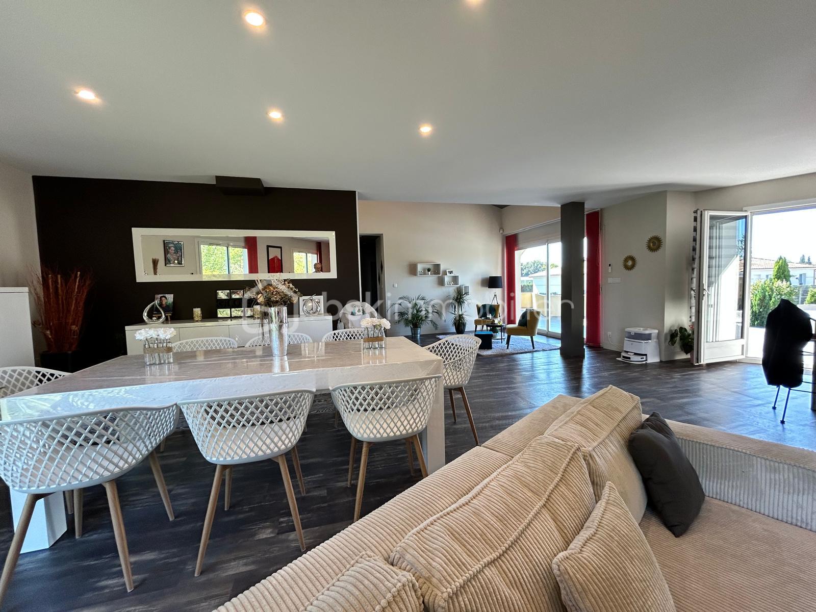 Maison traditionnelle de 201,20 m² - SALLE A MANGER+++.jpg